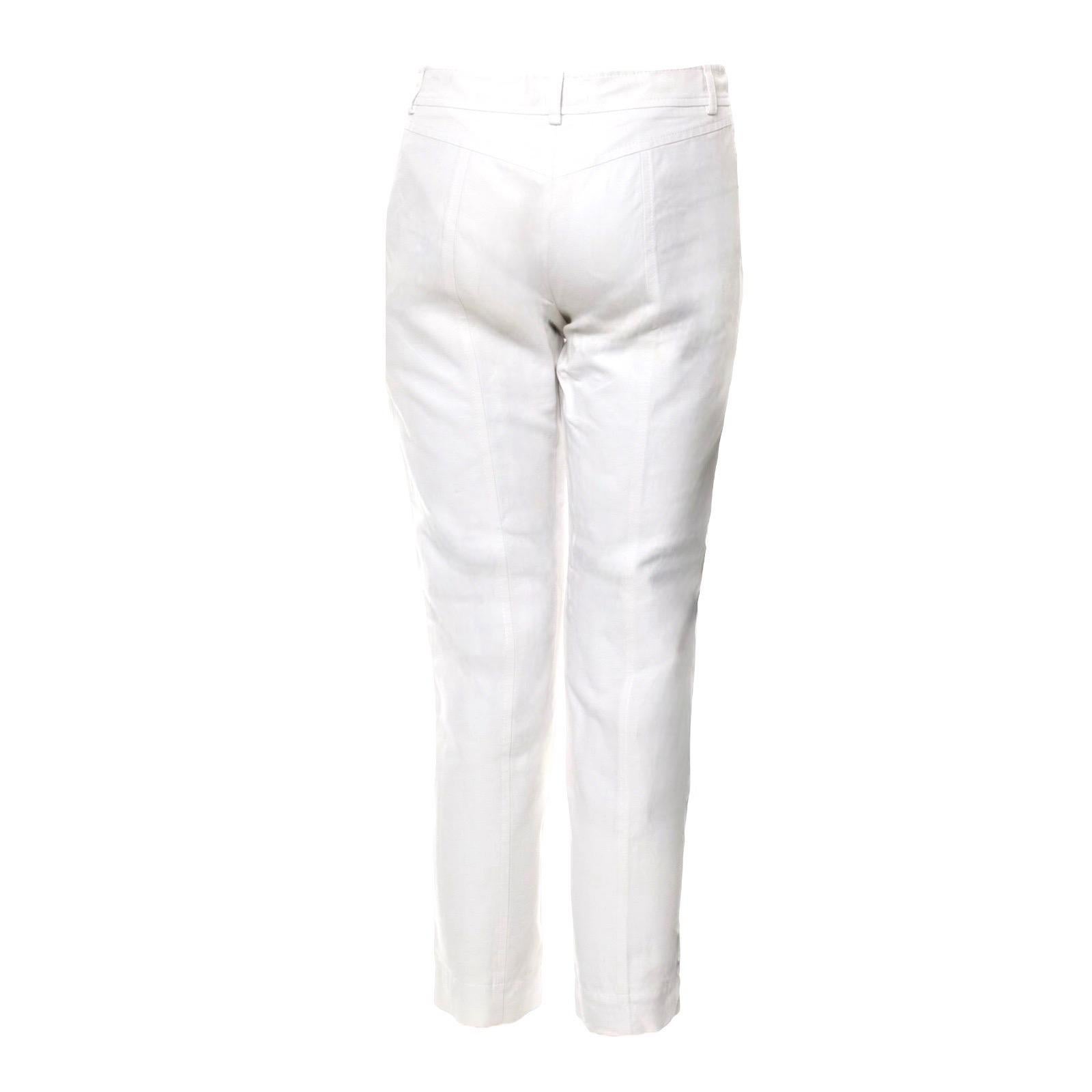 Wonderful white skinny pants by Emilio Pucci.

Details:

Two side zip pockets
Light-gold hardware trimmings engraved with the famous PUCCI crest
Concealed hook, button and zip fastening at front
Mid-weight fabric
Dry clean
Made in Italy
Comfortable
