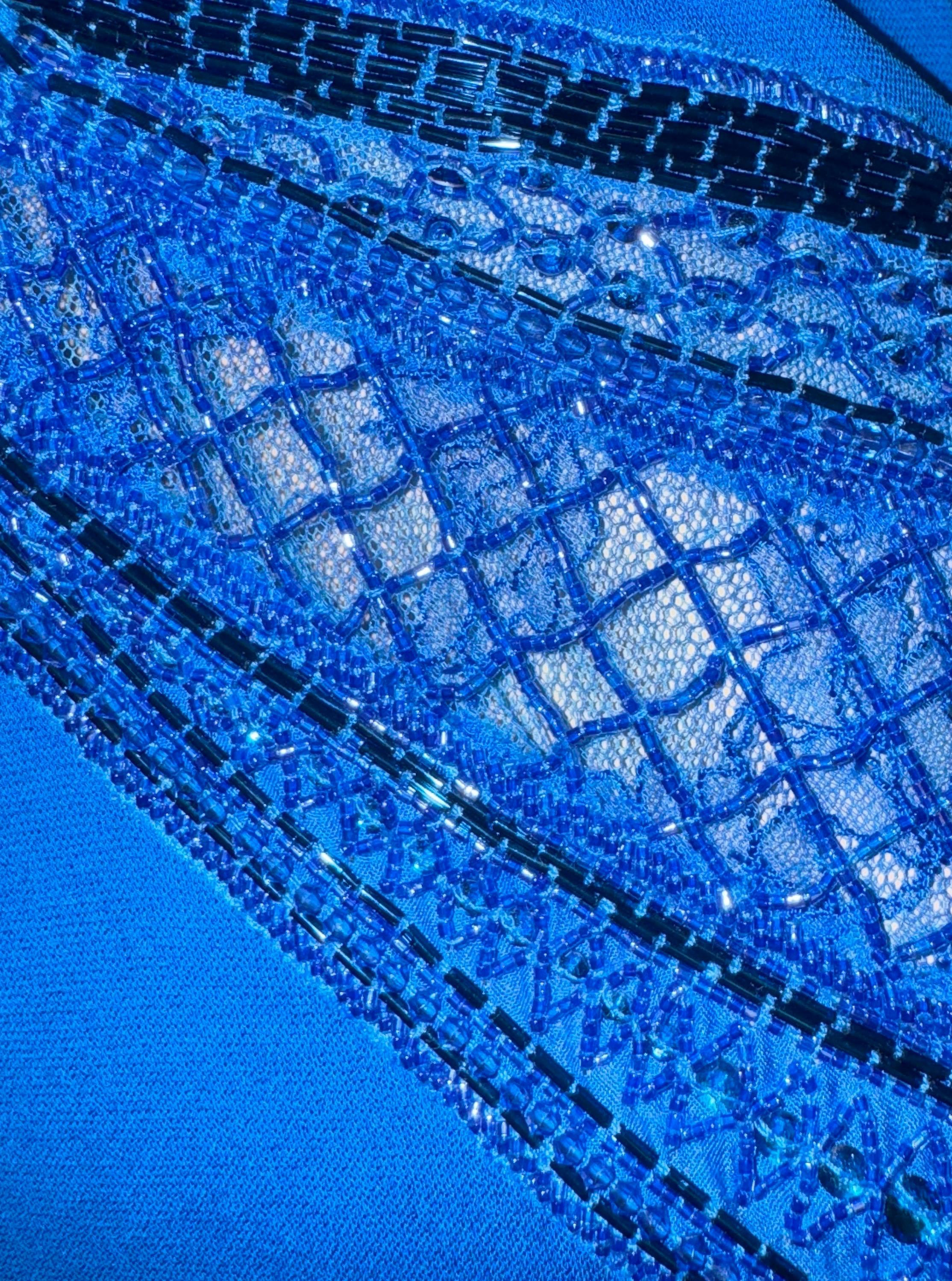 VUE D'ENSEMBLE Emilio Pucci Robe longue brodée bleu robe 40 Excellent état - En vente à Switzerland, CH