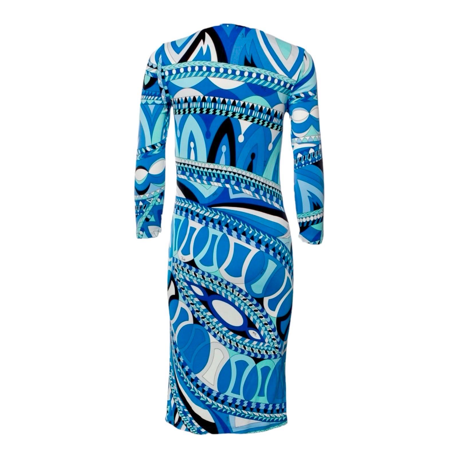 A stunning piece by Emilio Pucci
Made of finest printed fabric
Signature print signed with 