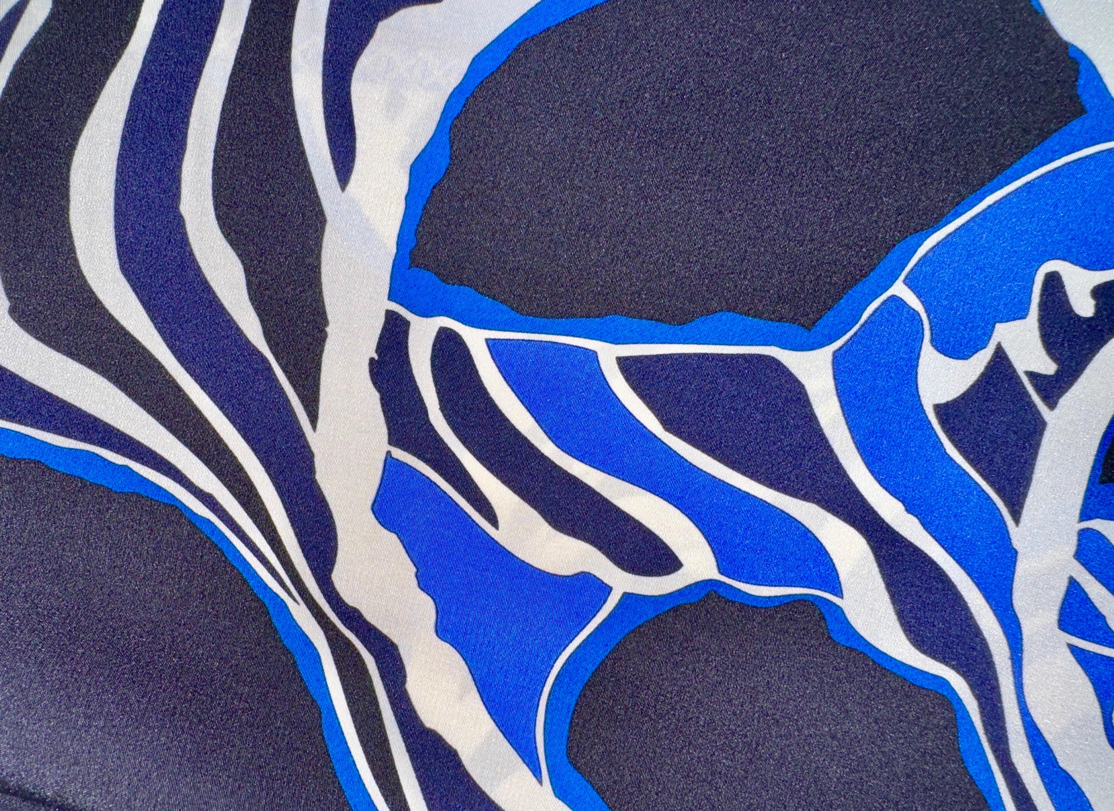 UNWORN Emilio Pucci Silk Signature Print Dress with Zip Details 40 In Good Condition For Sale In Switzerland, CH