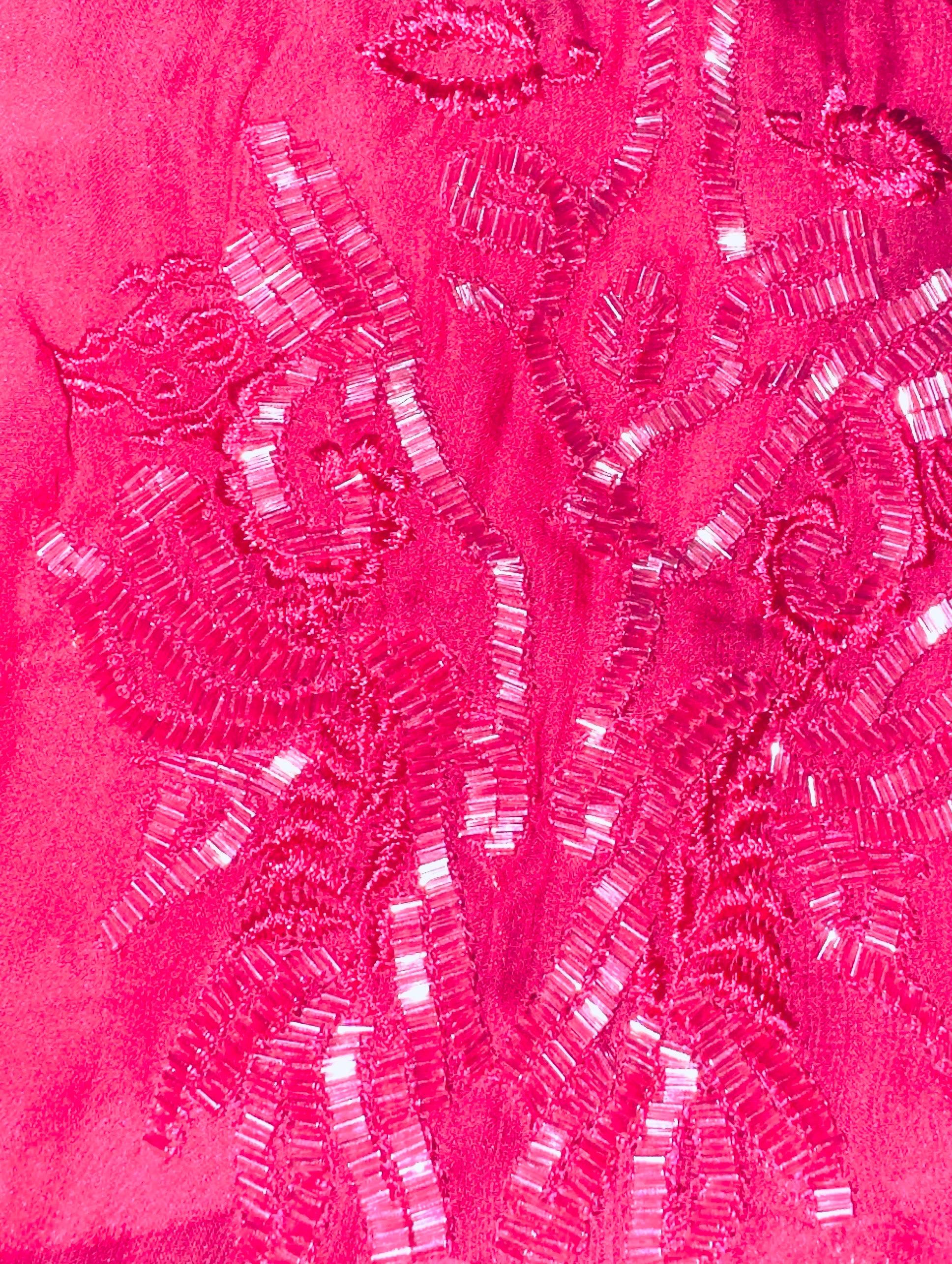 Robe de cocktail du soir exclusive EMILIO PUCCI !
Décoré d'ornements brodés à la main
Confectionné en luxueuse soie cady et mousseline de soie
Une couleur rose étonnante
Nettoyage à sec uniquement
Fabriqué en Italie
Prix de détail 5199$ plus