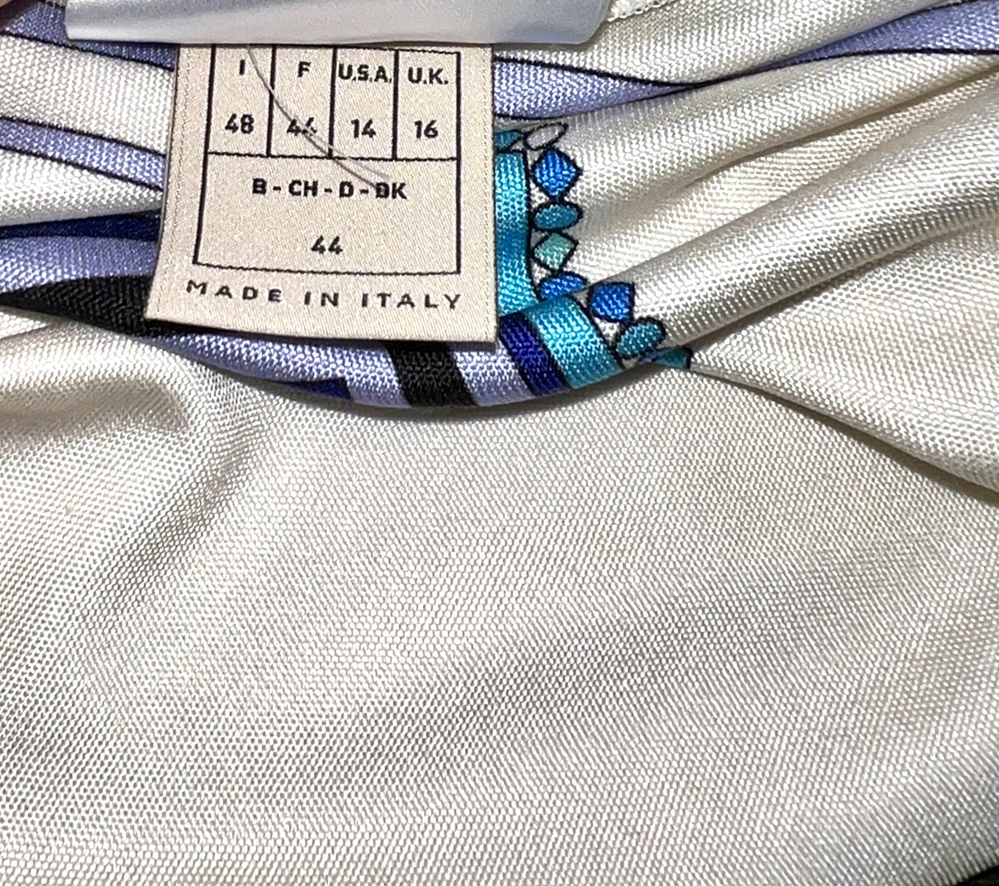 Emilio Pucci - Robe en soie imprimée blanche et bleue avec ceinture, non portée en vente 10