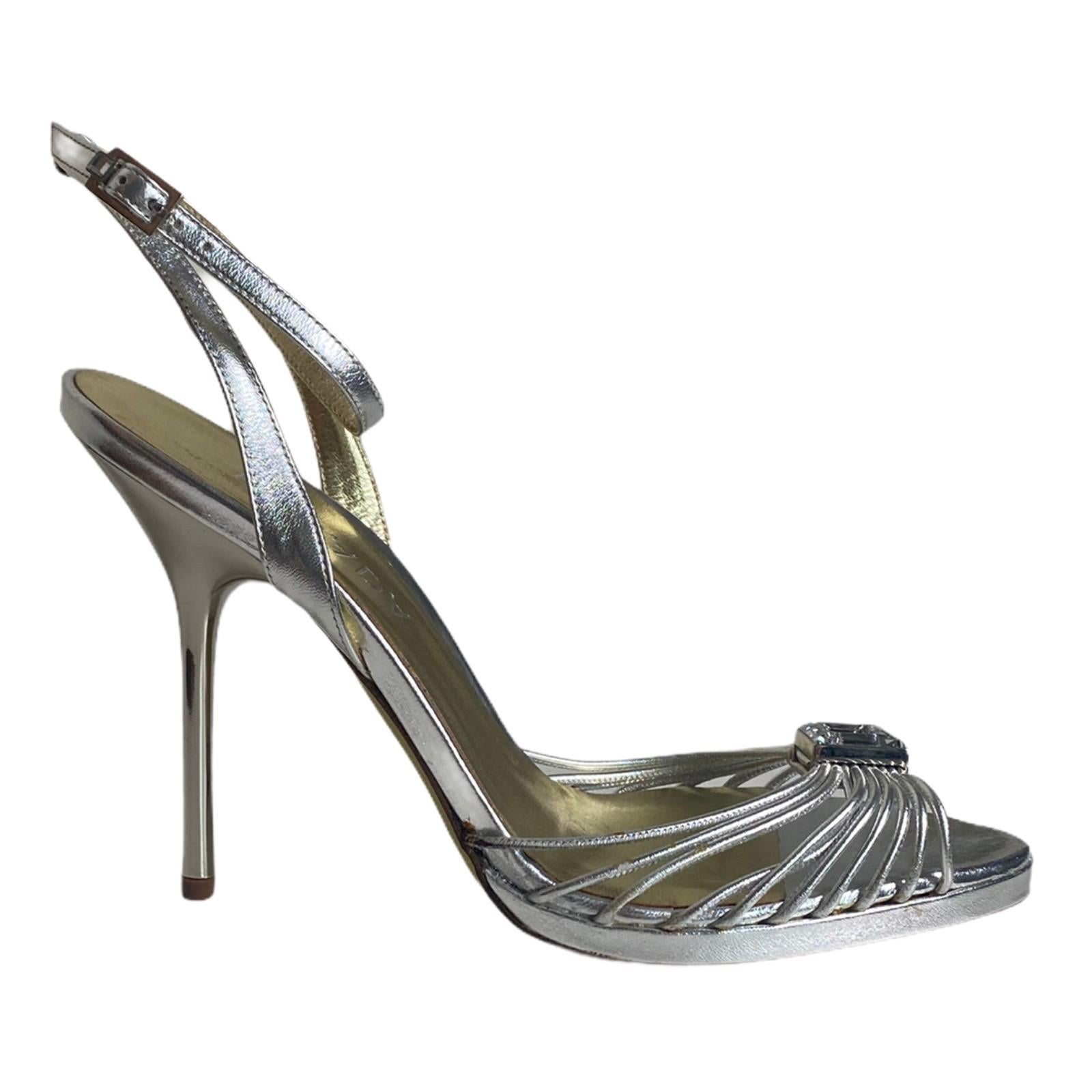 Sandales de soirée Escada argentées métalliques à talons hauts en cuir 38,5 non portées Pour femmes en vente