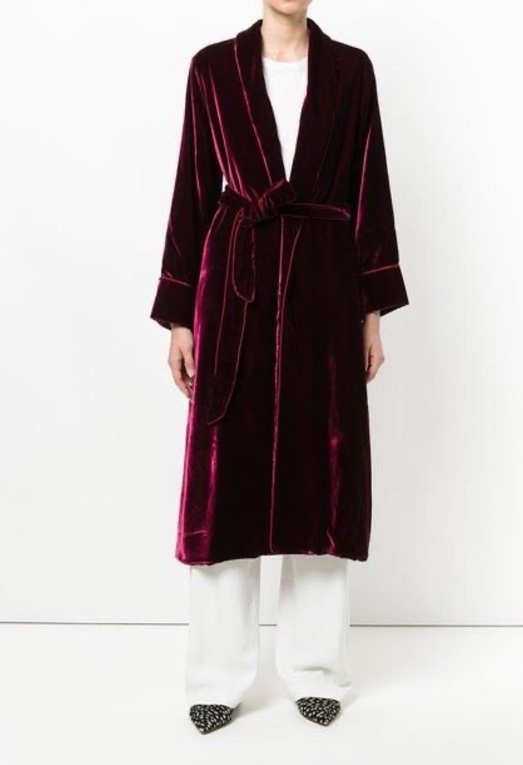 VUE D'ENSEMBLE F.R.S. For Restless Sleepers FRS Burgundy Crimson Velvet Robe Gown L L.L.A. en vente 3