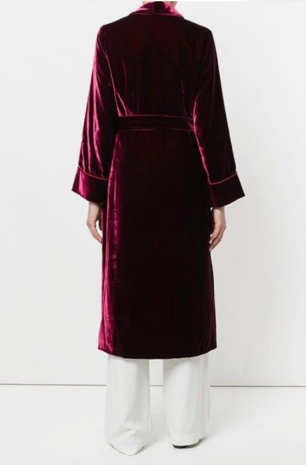 VUE D'ENSEMBLE F.R.S. For Restless Sleepers FRS Burgundy Crimson Velvet Robe Gown L L.L.A. en vente 4