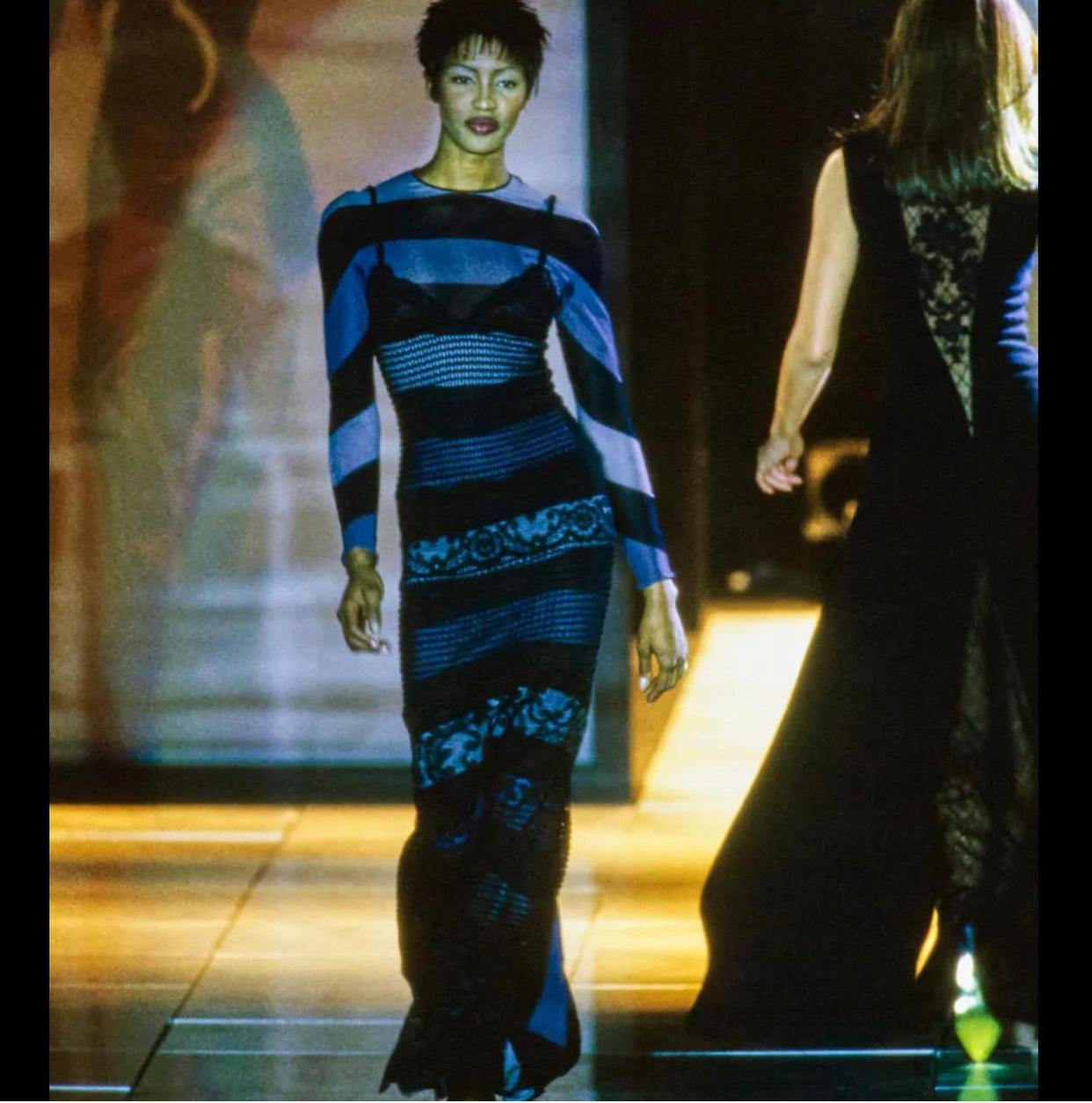Unworn Gianni Versace Fall/Winter F/W 1993 Runway Gown — Naomi Campbell Look For Sale 4