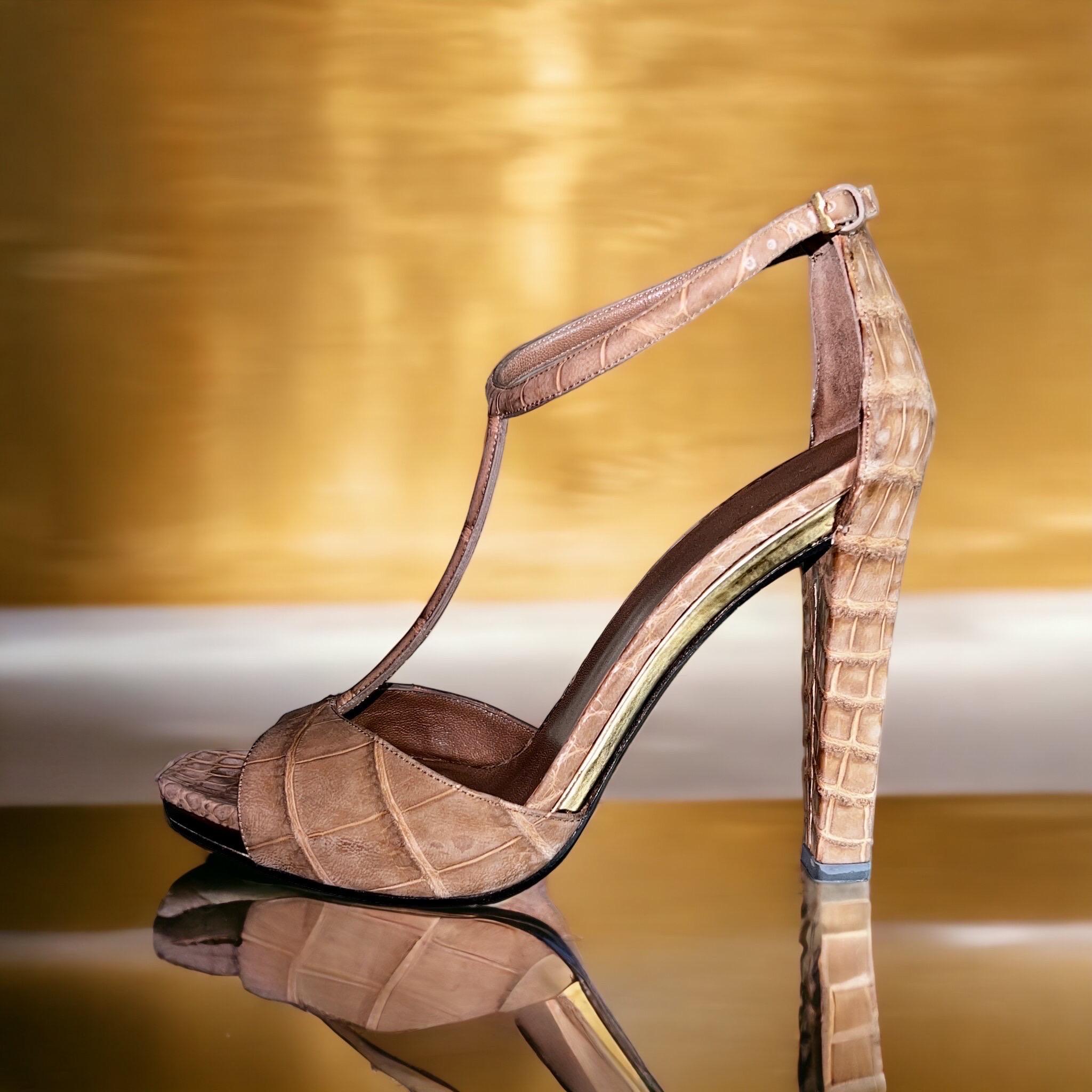 UNWORN Gucci Exotic Matte Crocodile Skin Plateau High Heels Sandals 39 For Sale 4
