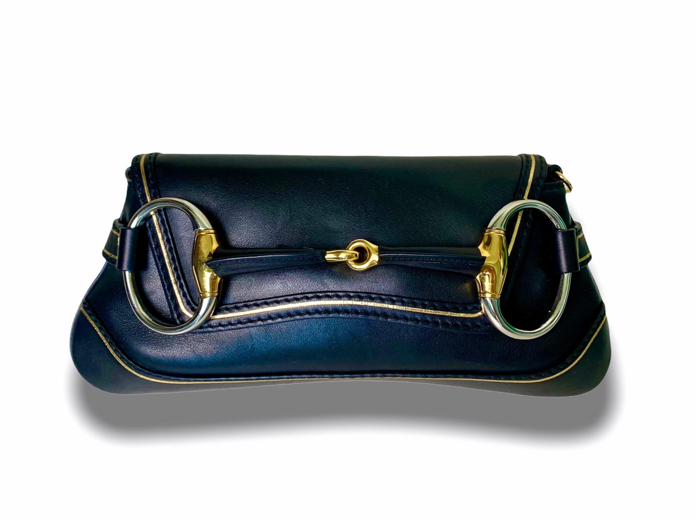 SELTENE GUCCI LEDER PFERDEHUFENTASCHE

LIMITIERTE AUFLAGE - NUR SEHR WENIGE STÜCKE WURDEN VON DIESER WUNDERSCHÖNEN TASCHE PRODUZIERT UND IM MUSEO GUCCI - GUCCI GARDEN IN FLORENZ ITALIEN AN EINEN AUSGEWÄHLTEN KUNDENKREIS VERKAUFT

DETAILS: 

Ein