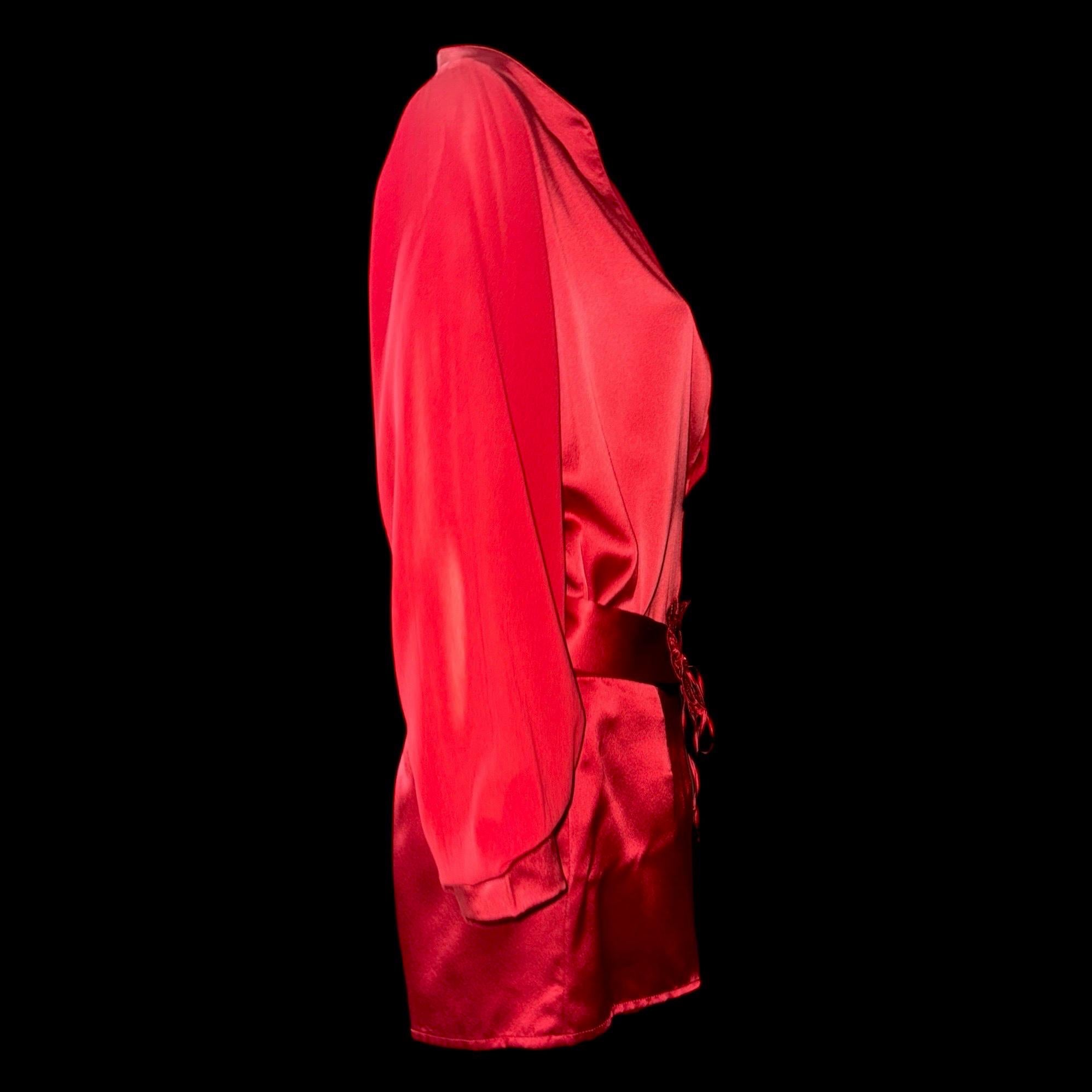 Rouge UNWORN LA PERLA Red Silk Blouse Shorts Chinoiserie Ensemble with Belt S en vente