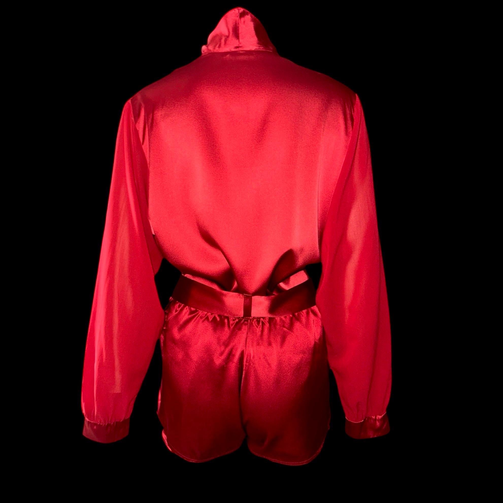 UNWORN LA PERLA Red Silk Blouse Shorts Chinoiserie Ensemble with Belt S Excellent état - En vente à Switzerland, CH