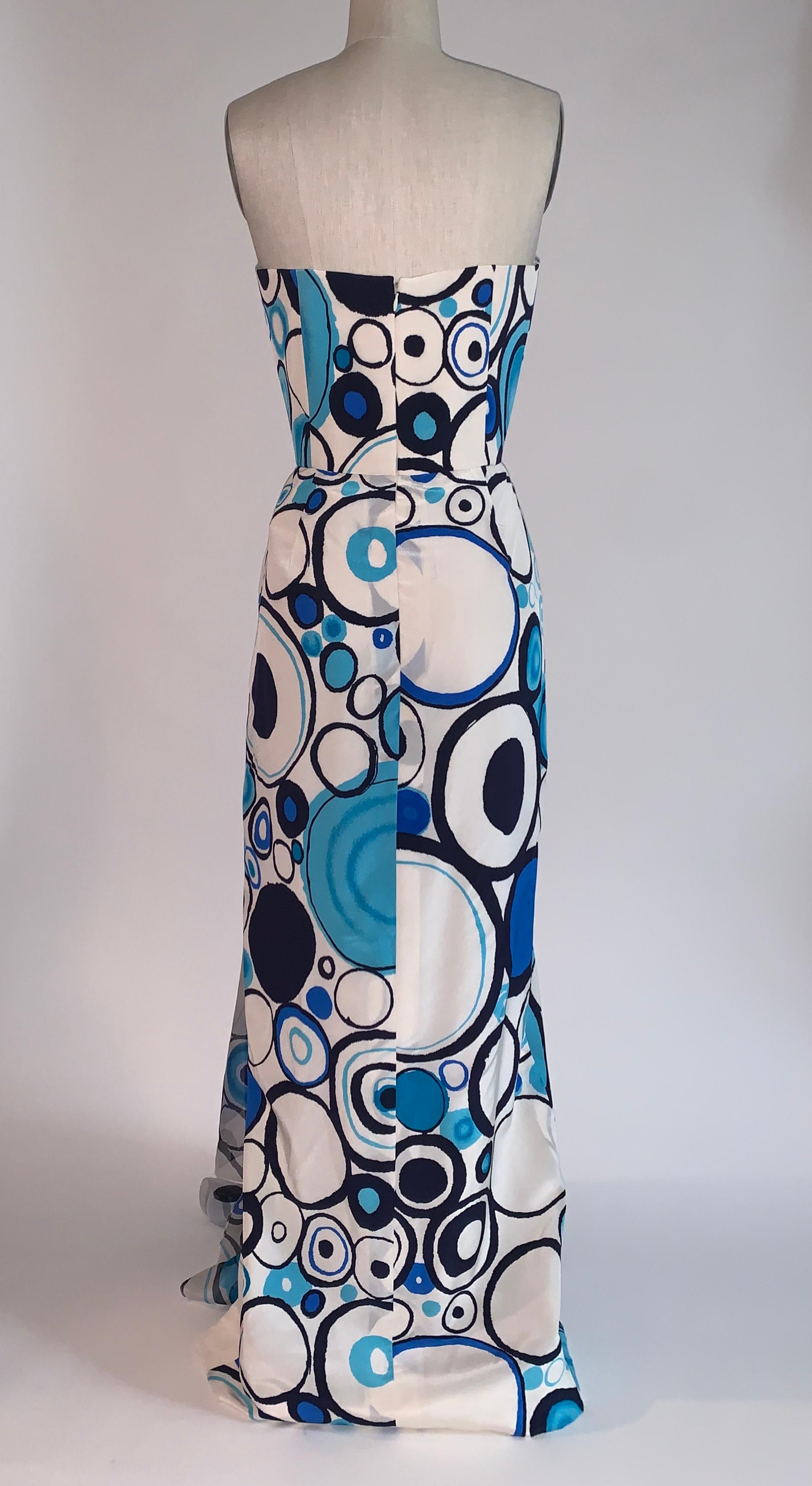 Ungetragenes Lily Samii Maxikleid aus blauer und weißer Seide mit abstraktem Kreismuster im Zustand „Neu“ im Angebot in San Francisco, CA
