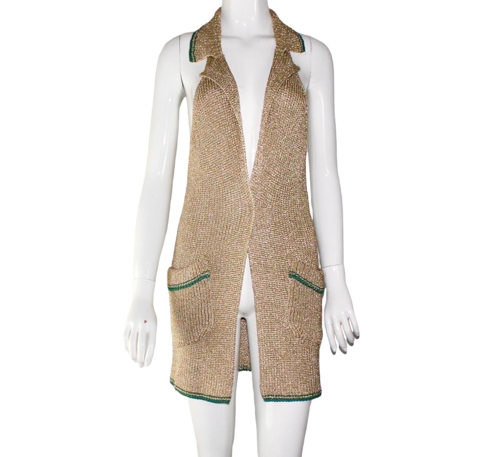 A stunning knit jacket by MISSONI - impossible to find!
Such a versatile piece - wear it with your favorite pair of jeans, dress, skirt, bodysuit… or as a dress
Lapel collar
Gold-metallic color with contrast trimmings
Two front pockets, still