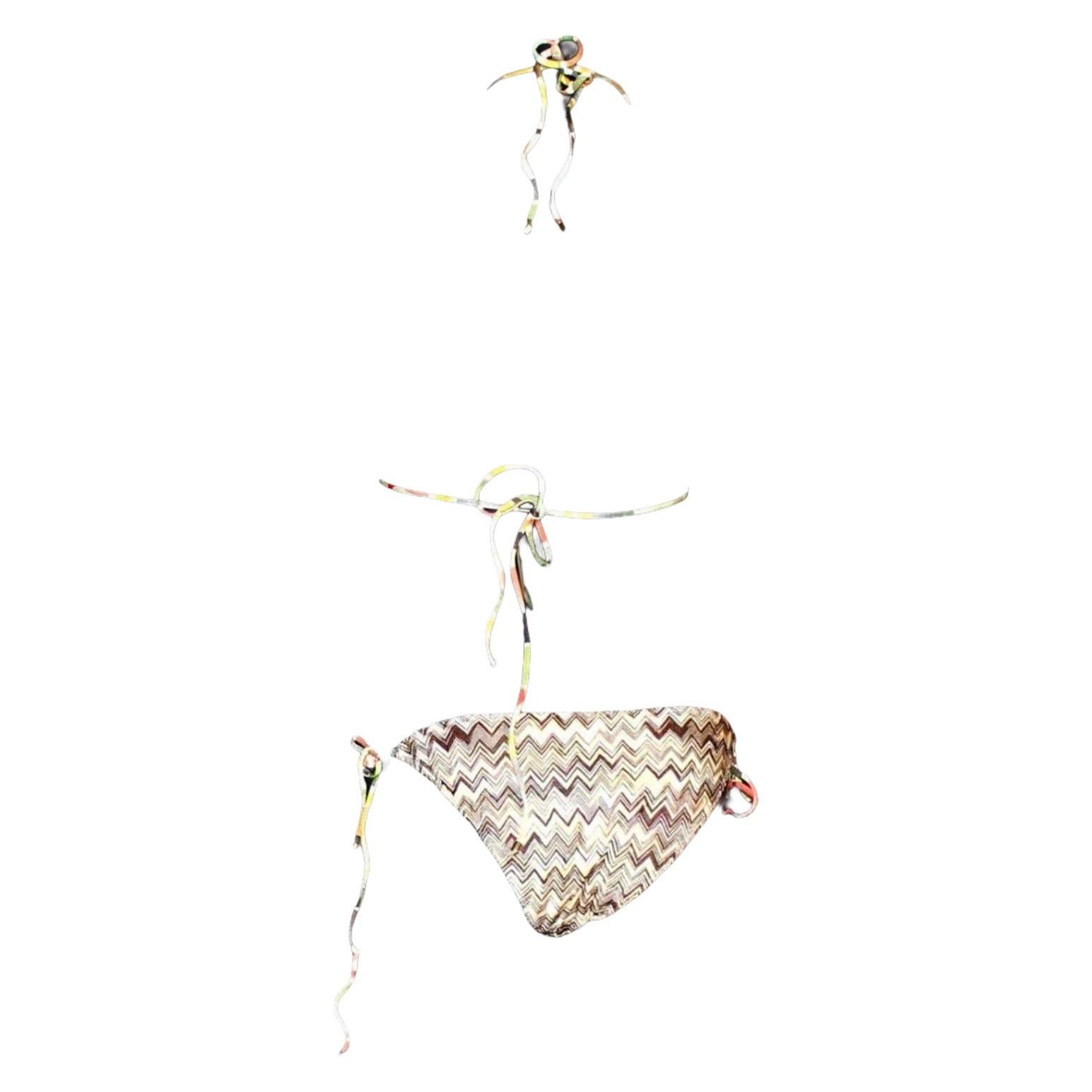 
This stunning Missoni bikini is a '70s-inspired poolside piece. Team this classic crochet knit bikini with the matching kaftan for a beautifully bold vacation look. 

Two pieces bikini 
Tiestring, hardware on ends engraved 