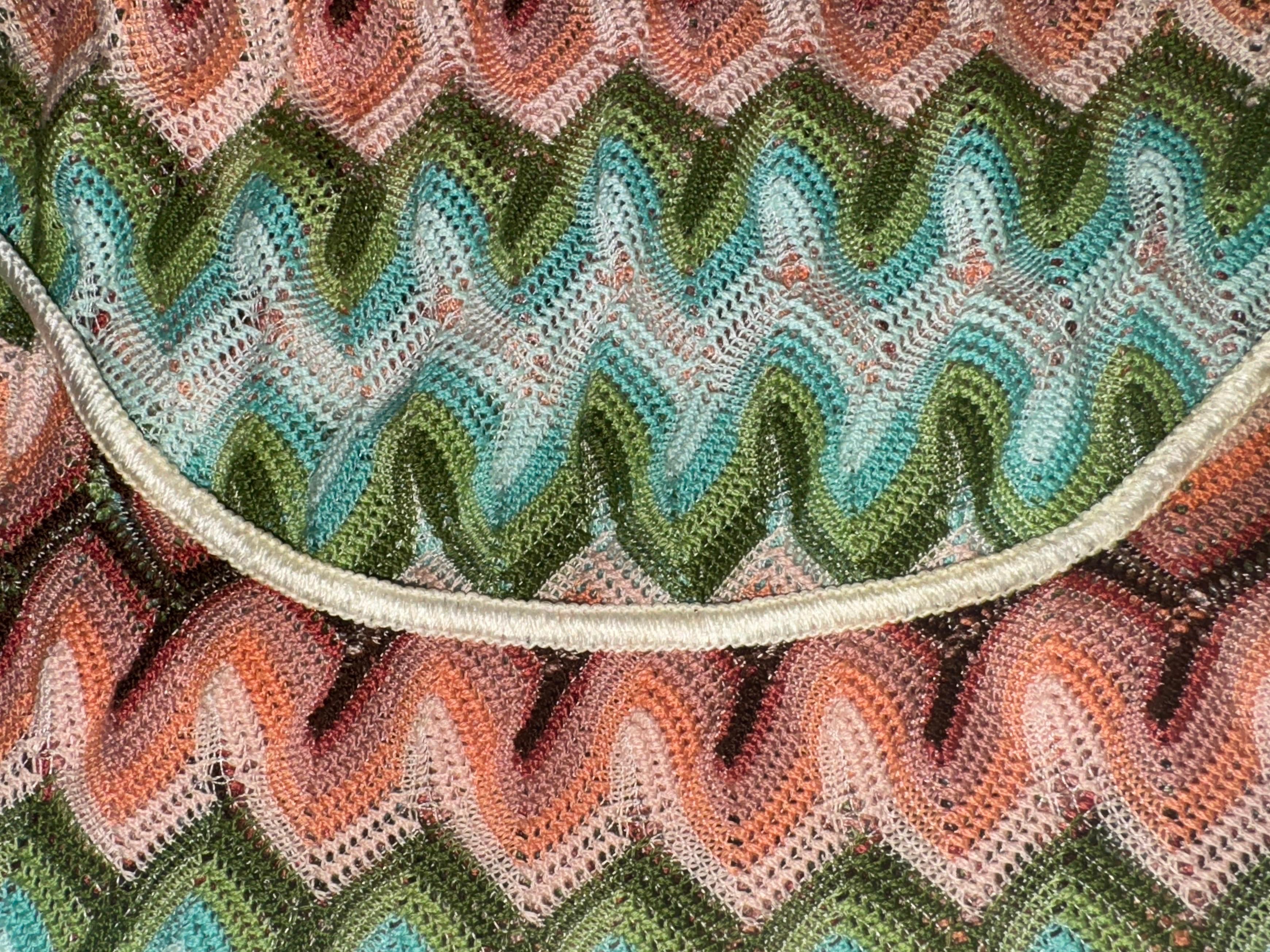 UNWORN Missoni Signature Crochet Knit Chevron Summer Dress 42 In Good Condition For Sale In Switzerland, CH