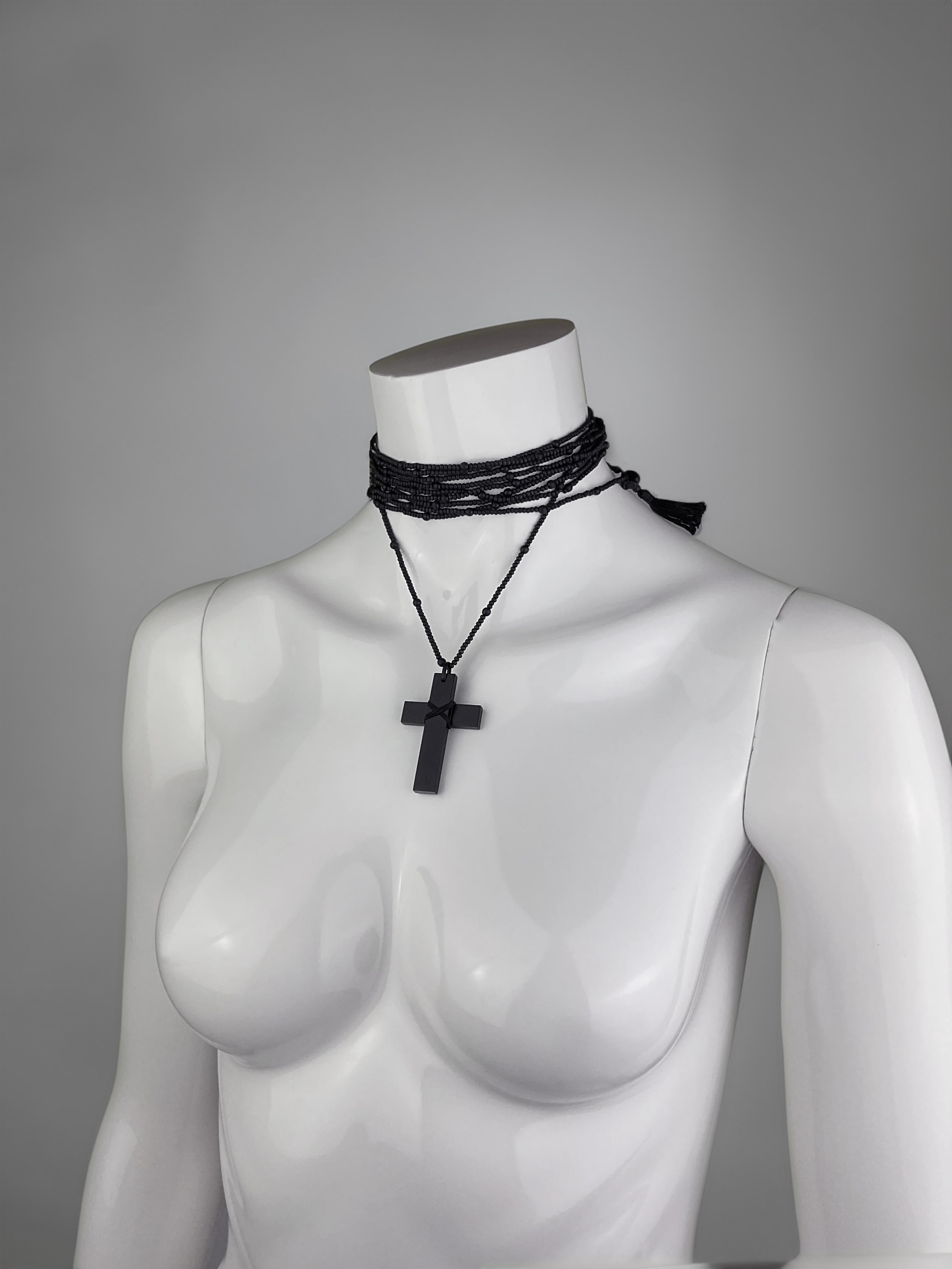 Ungetragene / neue Gucci by Tom Ford Herbst 2002 Archival Runway Cross Choker-Halskette im Zustand „Neu“ in Baar, CH