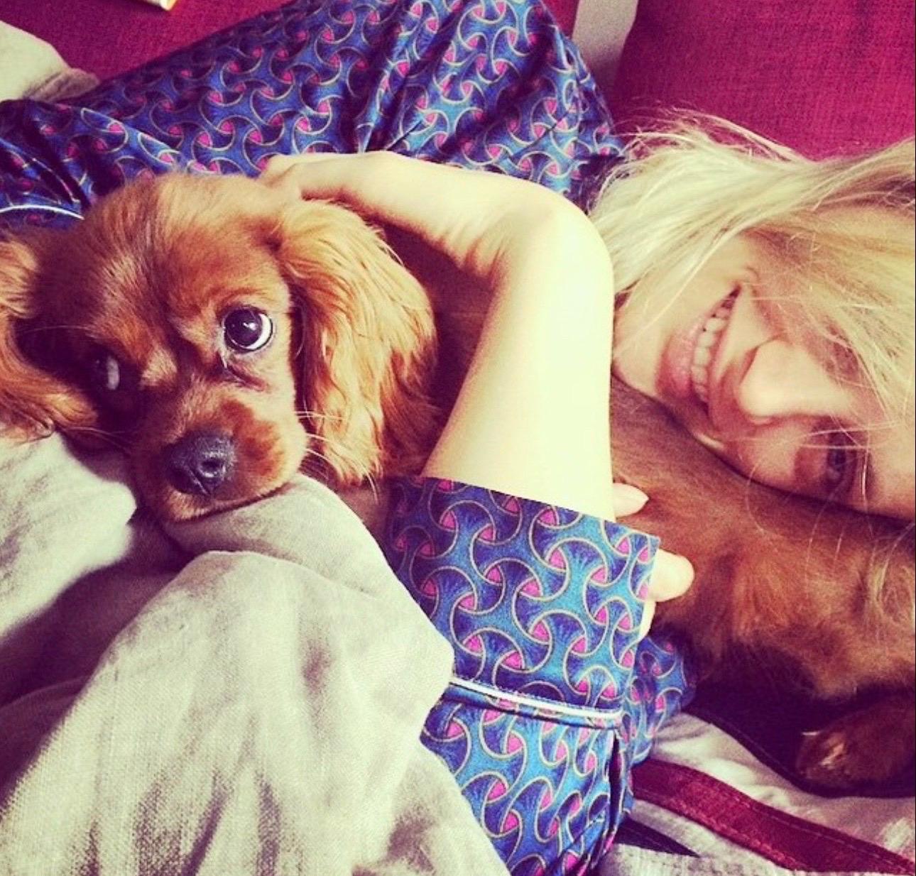 Non indossato Olivia Von Halle, vestito da casa in seta stampata per dormire, 4/ L. in vendita 5