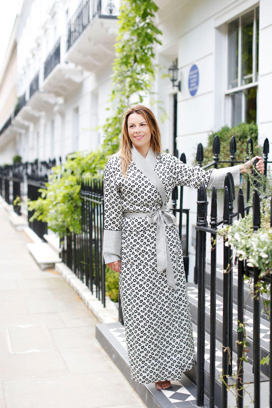 UNWORN Olivia von Halle Timeless Animal Silk Print Dressing Gown Robe M/L in vendita 4