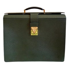 UNWORN Rare LOUIS VUITTON Épicéa Green Cuir Taïga XL Size Briefcase Case & Keys