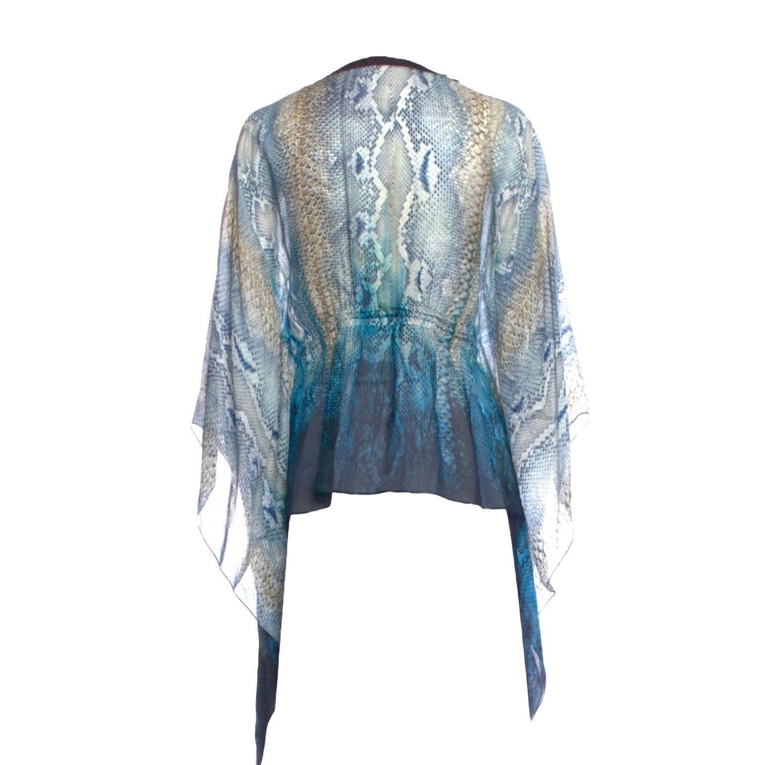 Roberto Cavalli Kaftan
Finest silk printed with signature Cavalli snake skin theme
Signed Roberto Cavalli on silk all over
Hues of blues - wonderful shades
So versatile - pair it with denim, a leather leggings or wear it as a cover up over your