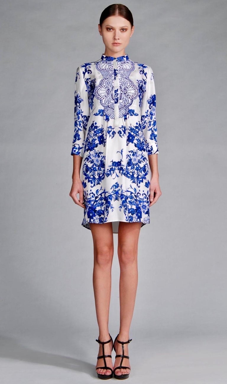 UNWORN Roberto Cavalli White and Blue Porcelain Print Embroidered Silk Dress  40 For Sale at 1stDibs