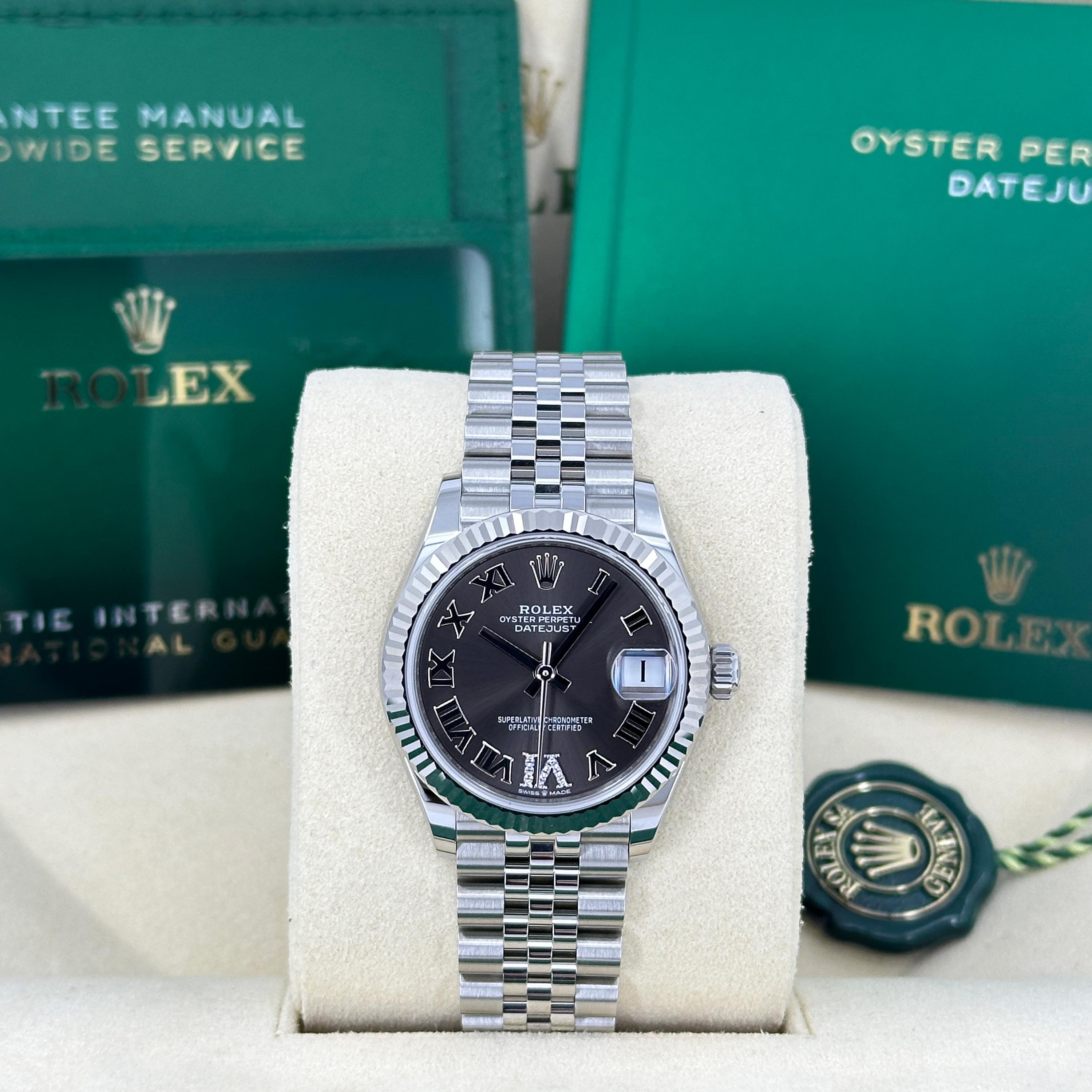 Die Rolex Datejust 31 Ref. 278274-0028 ist ein atemberaubender Ausdruck von raffiniertem Luxus und zeitloser Handwerkskunst. Dieser elegante 31-mm-Zeitmesser aus White Rolesor - einer unverwechselbaren Kombination aus Oystersteel und 18-karätigem