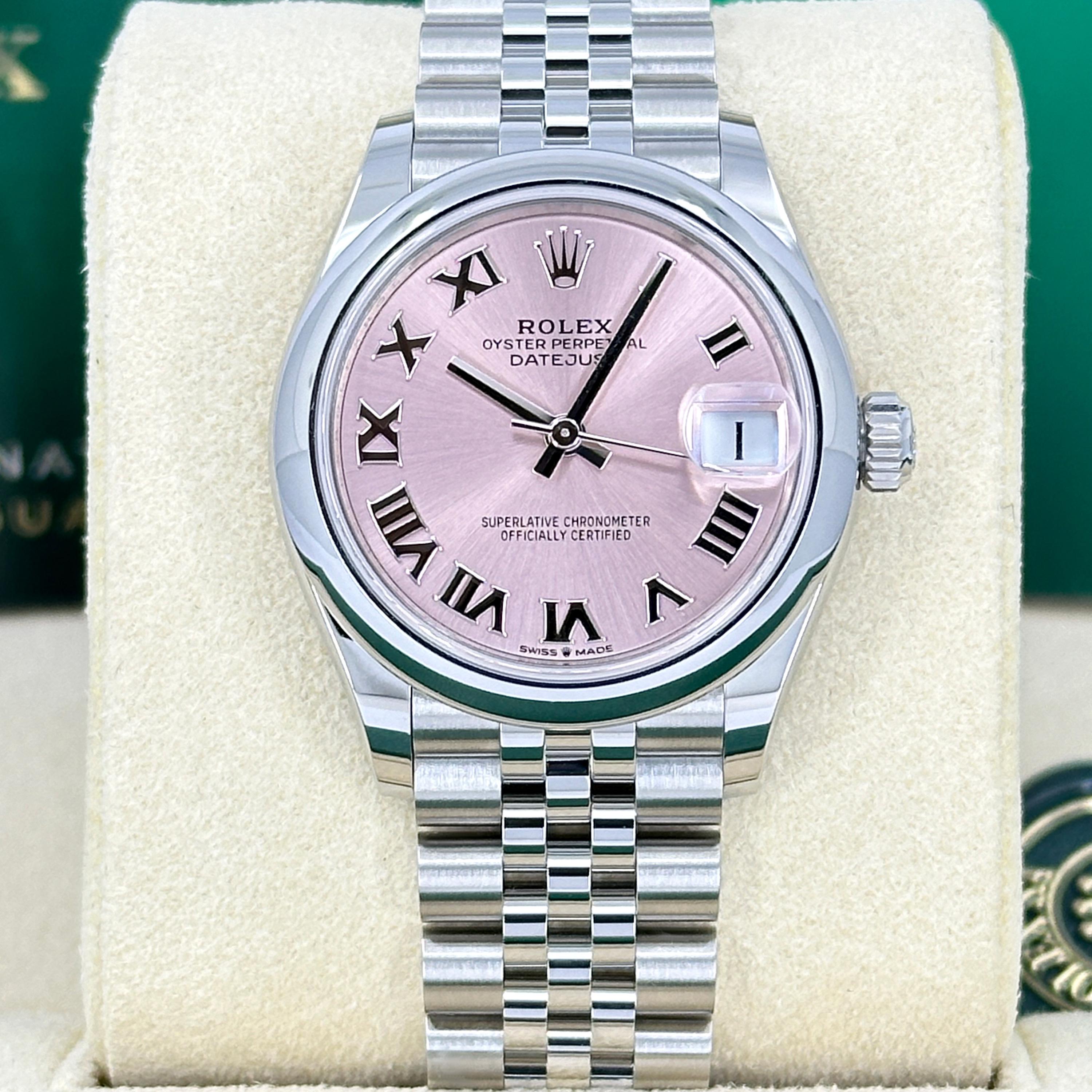 Die Rolex Datejust 31, Referenz 278240-0014, ist ein ungetragenes Beispiel für zeitlose Raffinesse und Alltagstauglichkeit. Das 31-mm-Gehäuse aus exklusivem Rolex Oystersteel bietet eine außergewöhnliche Langlebigkeit und gleichzeitig ein elegantes