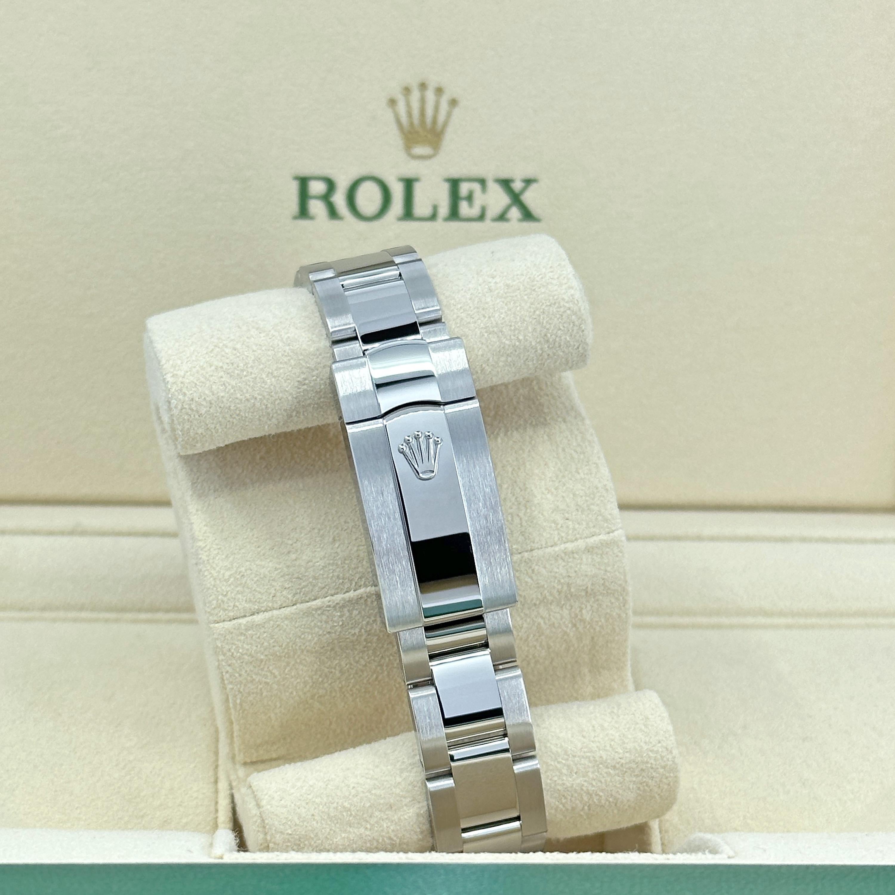 Unworn Rolex Datejust 31 Pink Oyster Reference# 278240, Complete set, 2025 For Sale 4