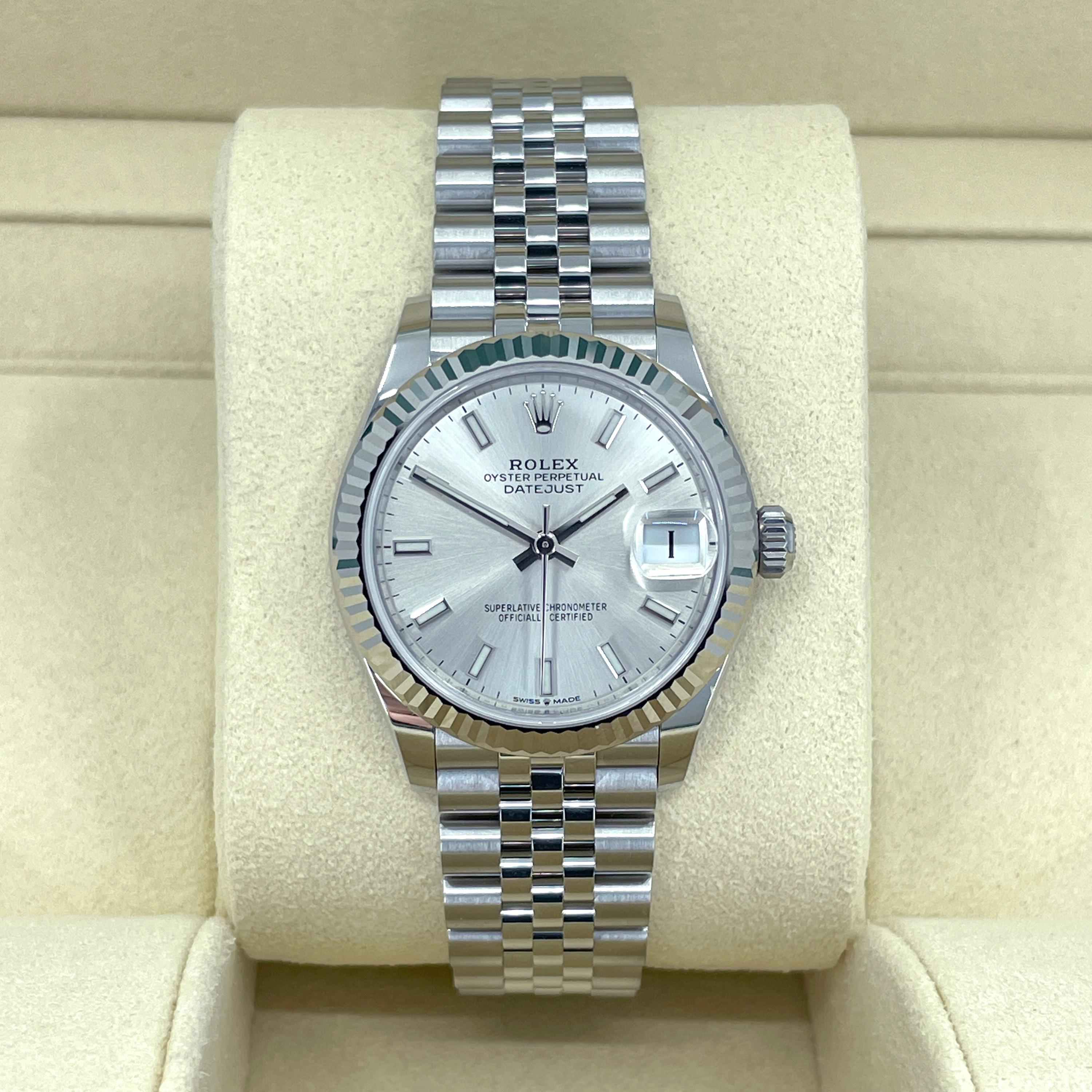 El Rolex Datejust 31 Ref. 278274-0012 es una obra maestra sin estrenar que equilibra a la perfección la elegancia atemporal y la precisión moderna. Fabricado con Rolesor Blanco, una mezcla exclusiva de acero Oystersteel y oro blanco de 18 quilates,