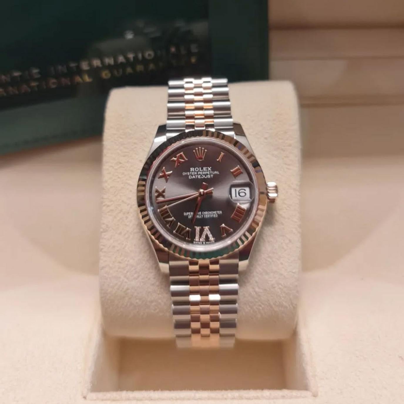 Die Rolex Datejust 31 278271-0030 verkörpert zeitlose Raffinesse und verbindet klassisches Design mit zeitgenössischer Eleganz. Dieses 31-mm-Modell der Rolesor Everose kombiniert die Langlebigkeit von Oystersteel mit den warmen, luxuriösen Farbtönen
