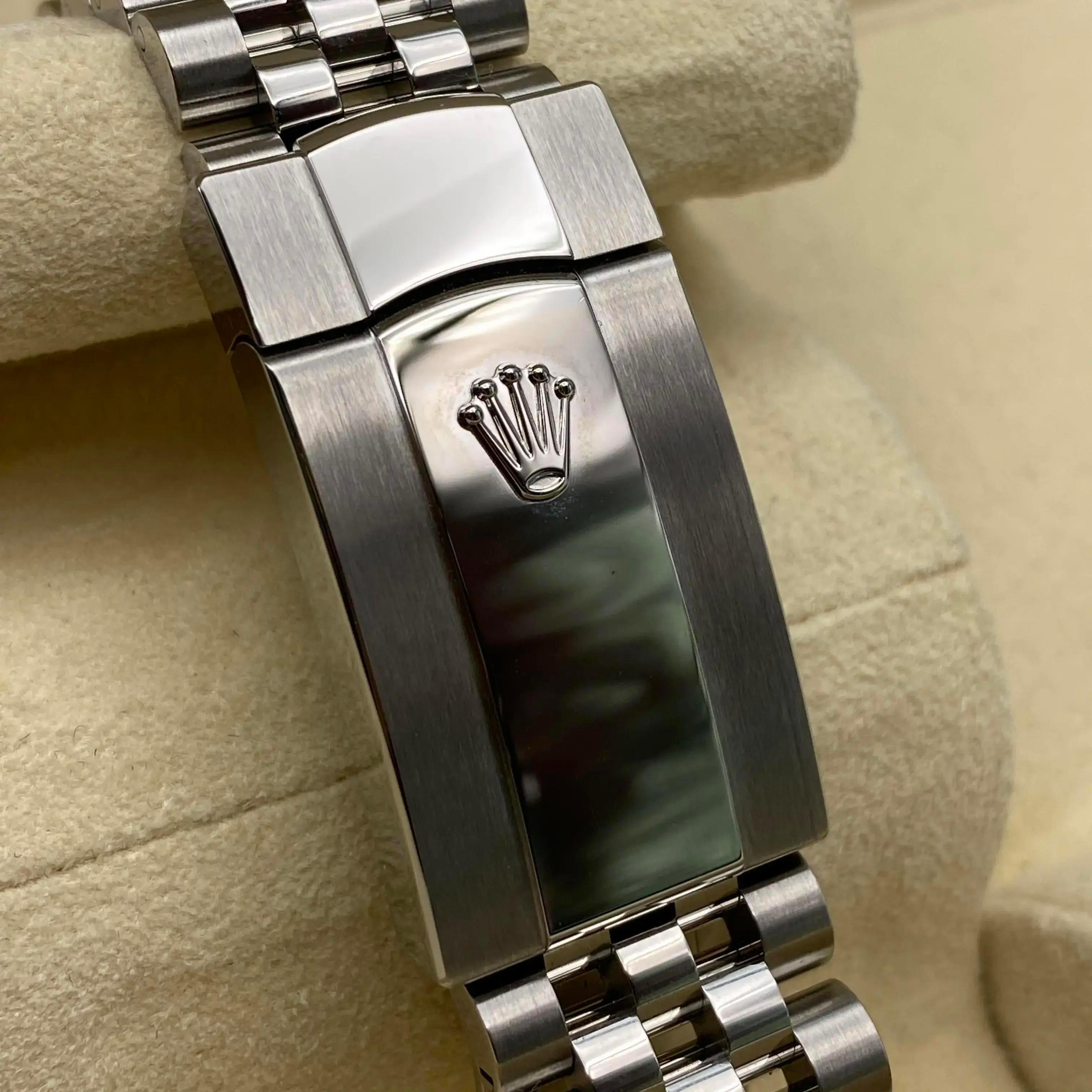 Women's or Men's Unworn Rolex Datejust 36mm Jubilee Steel Grey Wimbledon Dial Watch 126200 For Sale