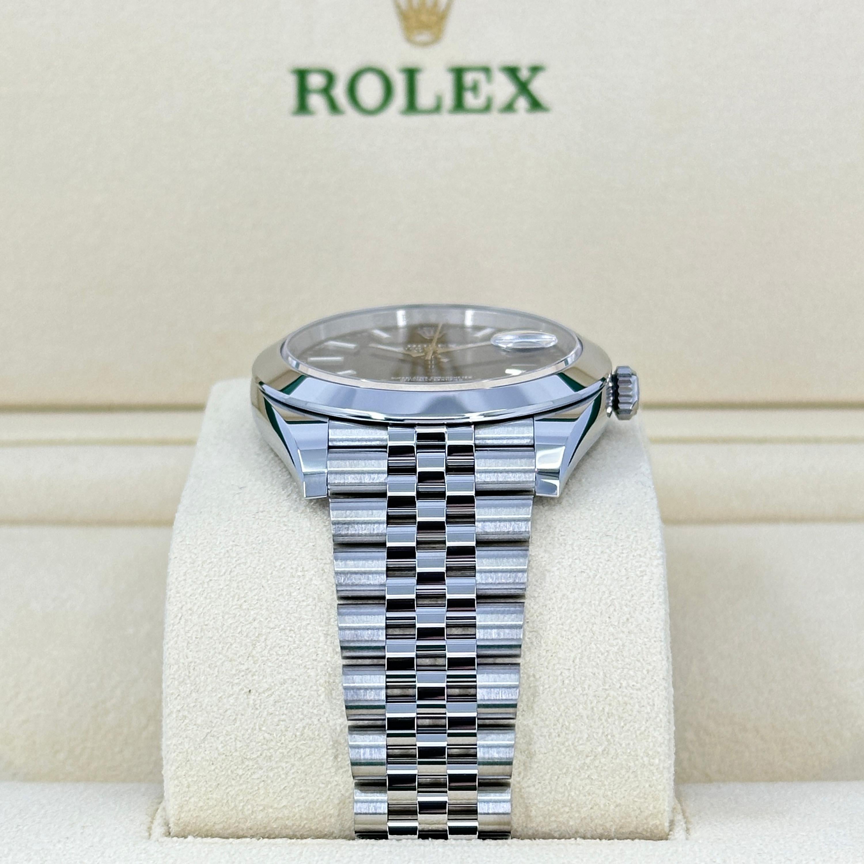 Ungetragene Rolex Datejust 41 Black Jubilee Reference# 126300, Komplettset, 2025 für Damen oder Herren im Angebot