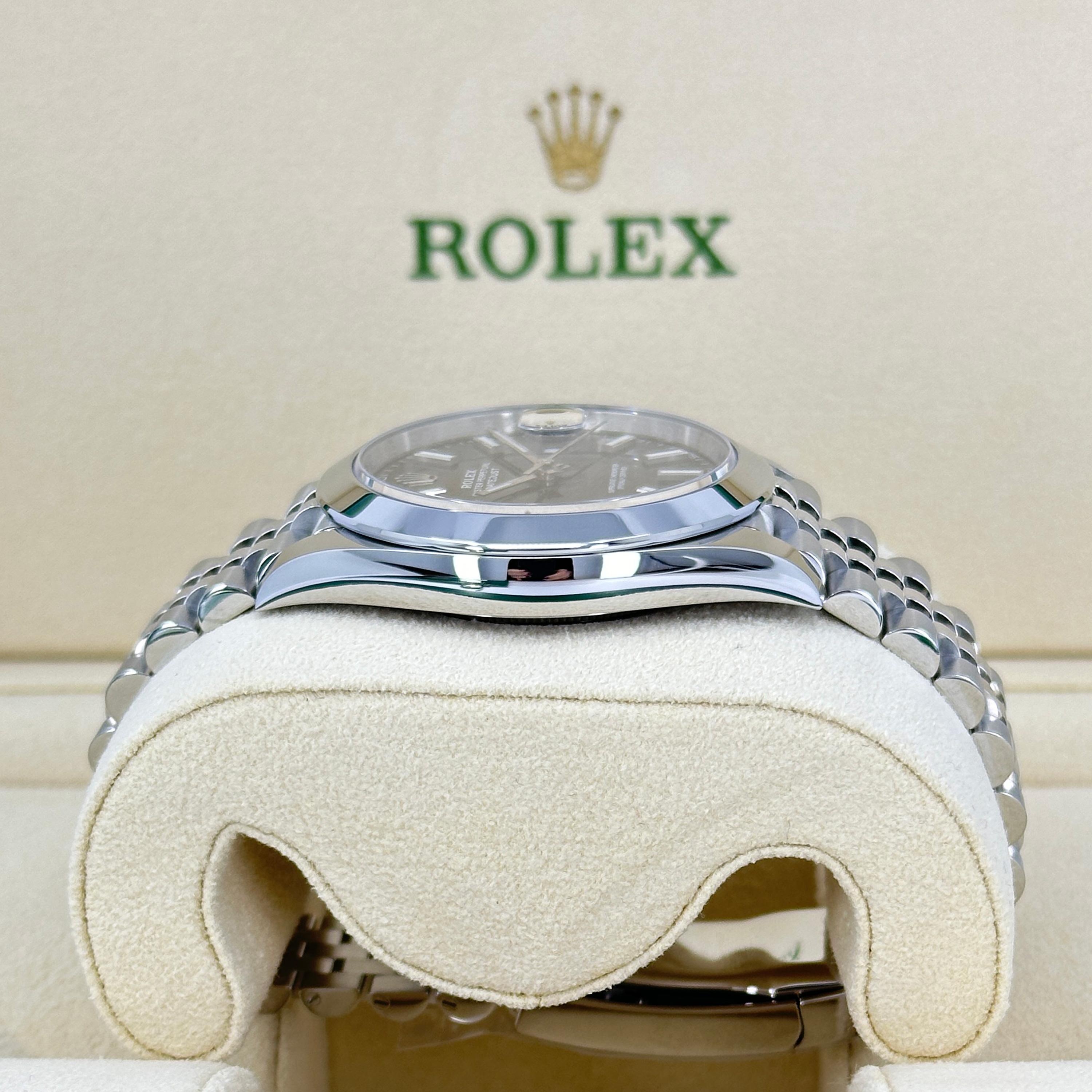 Ungetragene Rolex Datejust 41 Black Jubilee Reference# 126300, Komplettset, 2025 im Angebot 1