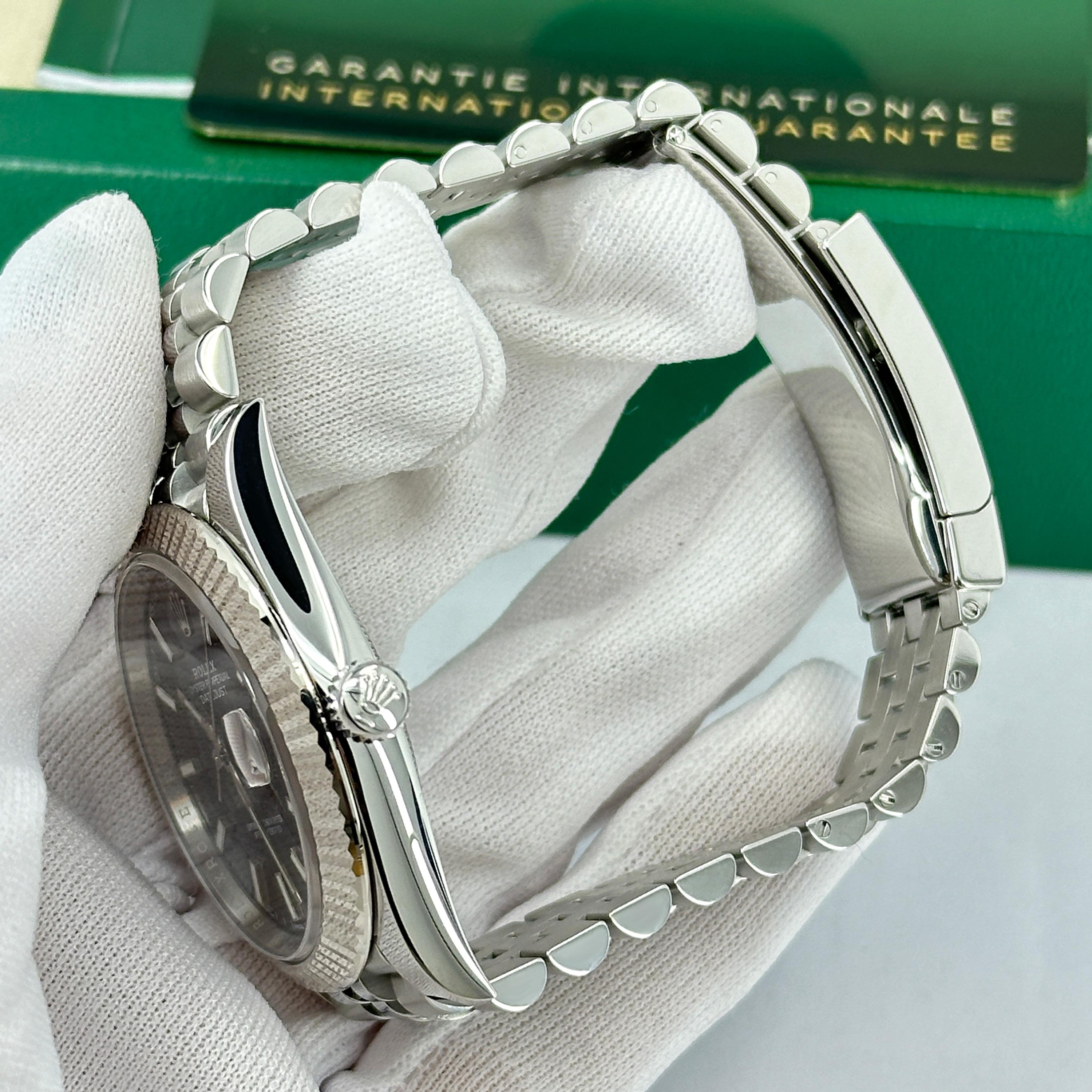 Ungetragene Rolex Datejust 41 Black Jubilee Reference# 126334, Komplettset, 2025 im Angebot 11