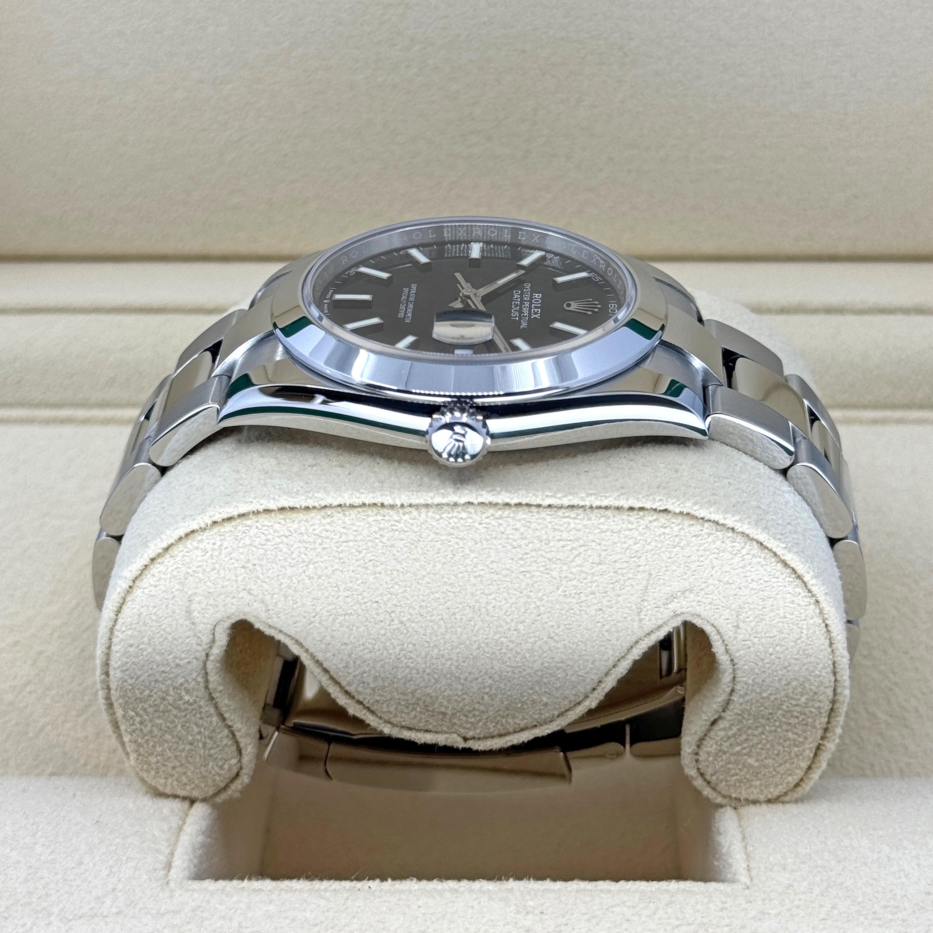 Ungetragene Rolex Datejust 41 Schwarz Oyster Reference# 126300, Komplettset, 2025 für Damen oder Herren im Angebot