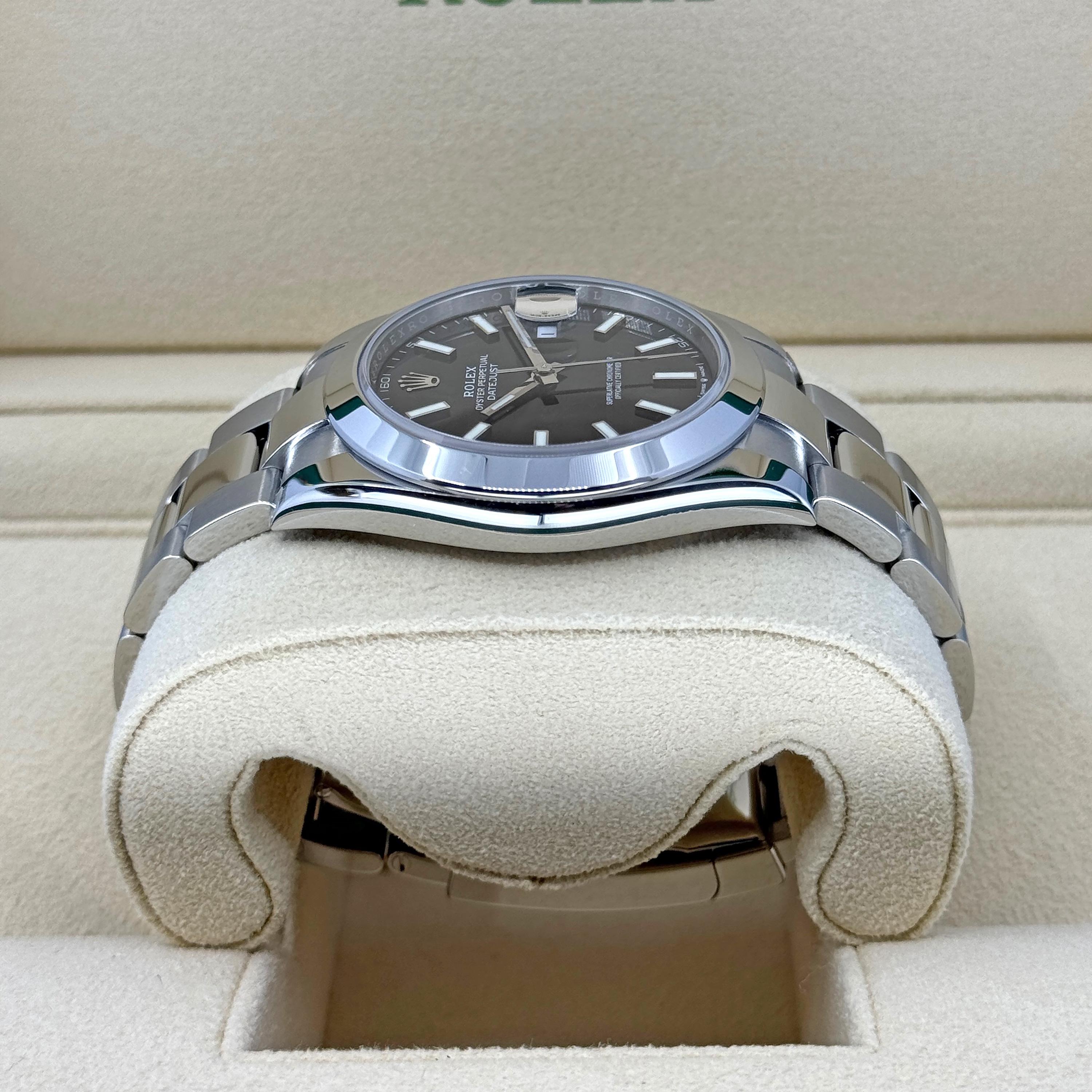 Ungetragene Rolex Datejust 41 Schwarz Oyster Reference# 126300, Komplettset, 2025 im Angebot 2
