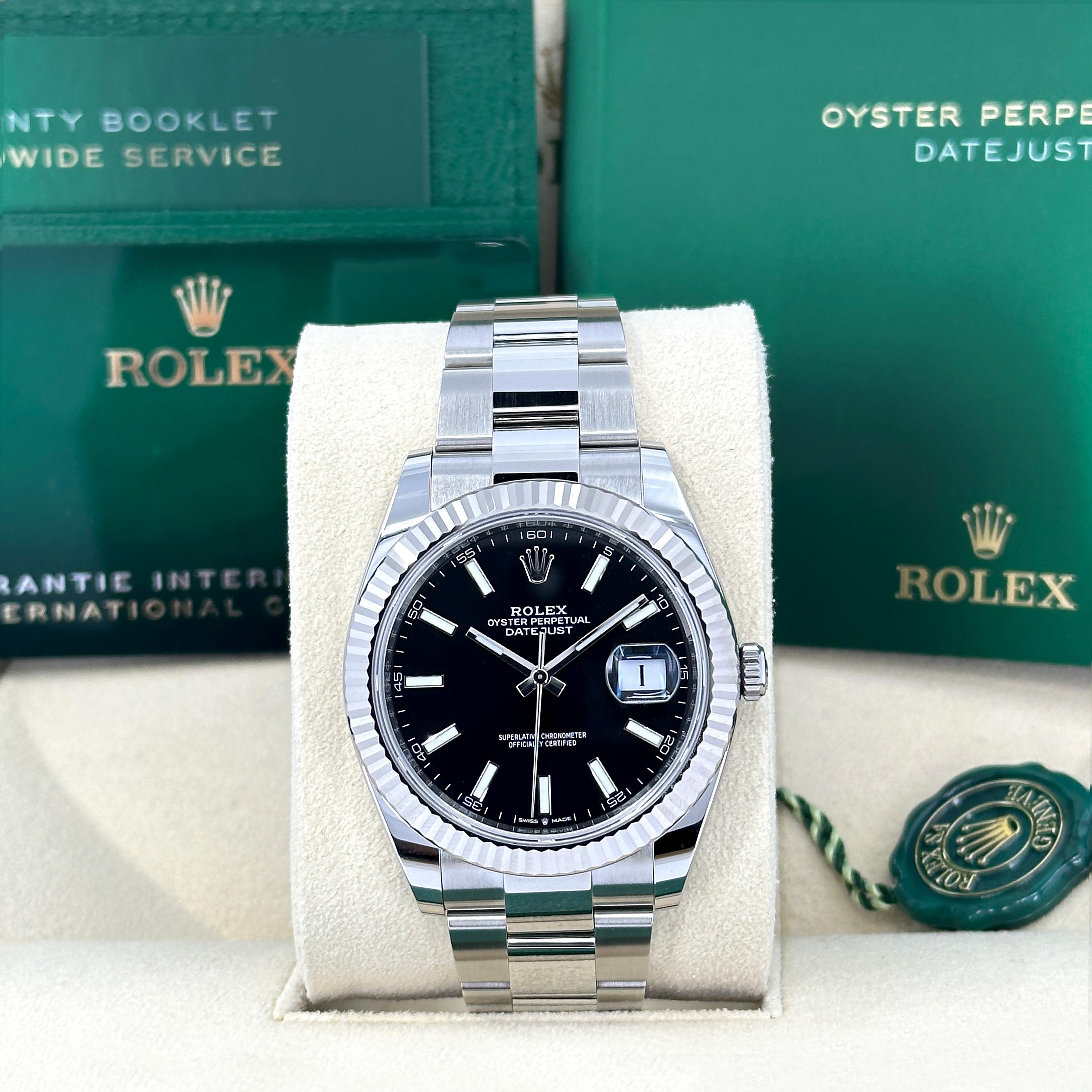 Rolex Datejust 41 Ref. 126334-0017 – White Rolesor Sophistication with Bright Black Sunray Dial

The Rolex Datejust 41 Ref. 126334-0017 blends modern refinement with timeless Rolex heritage, crafted in White Rolesor—a striking fusion of Oystersteel