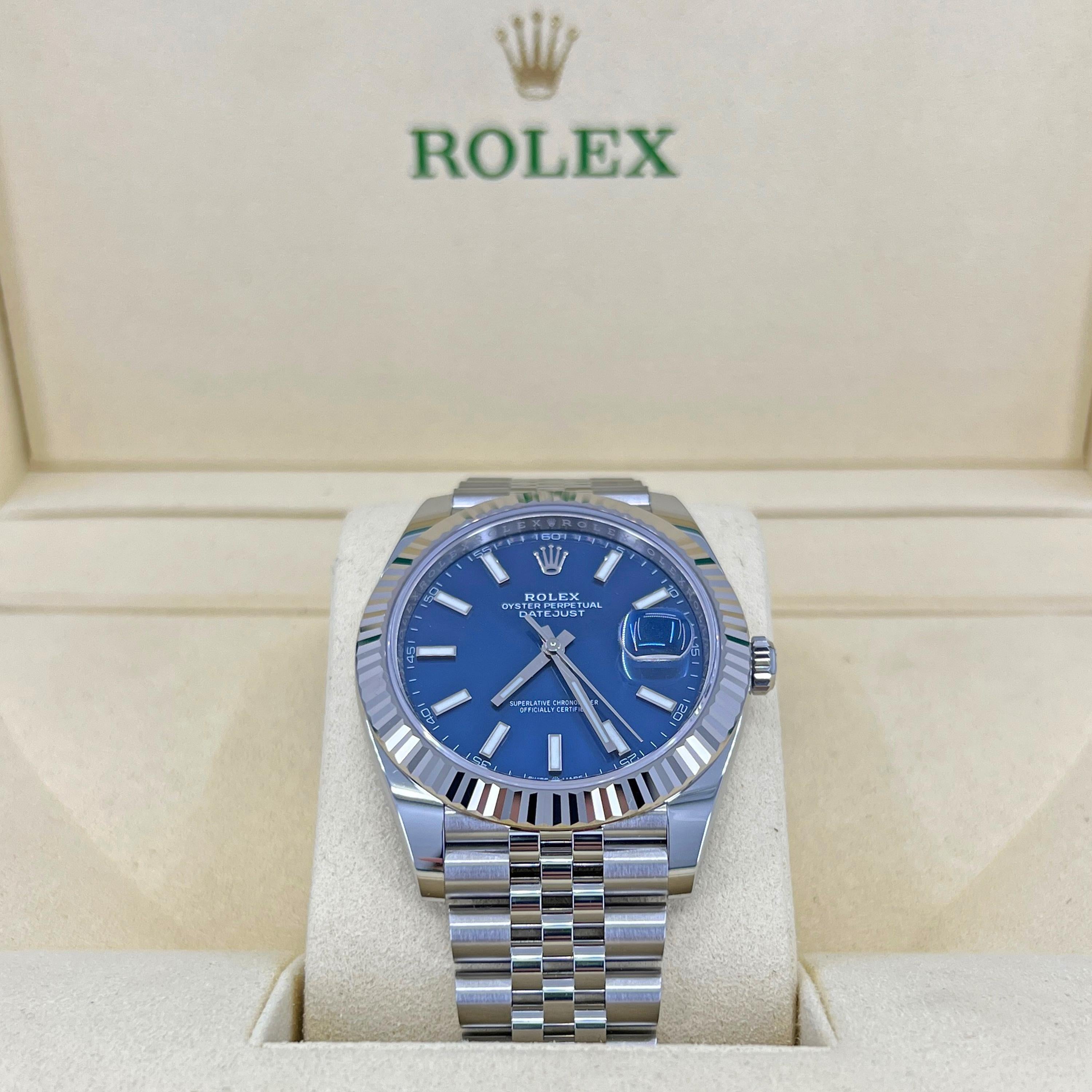 Die Rolex Datejust 41 Ref. 126334-0002 ist ein eindrucksvolles Beispiel für das zeitlose Design und die meisterhafte Technik von Rolex. Gefertigt aus White Rolesor - der eleganten Kombination aus robustem Oystersteel und 18 Karat Weißgold - bietet