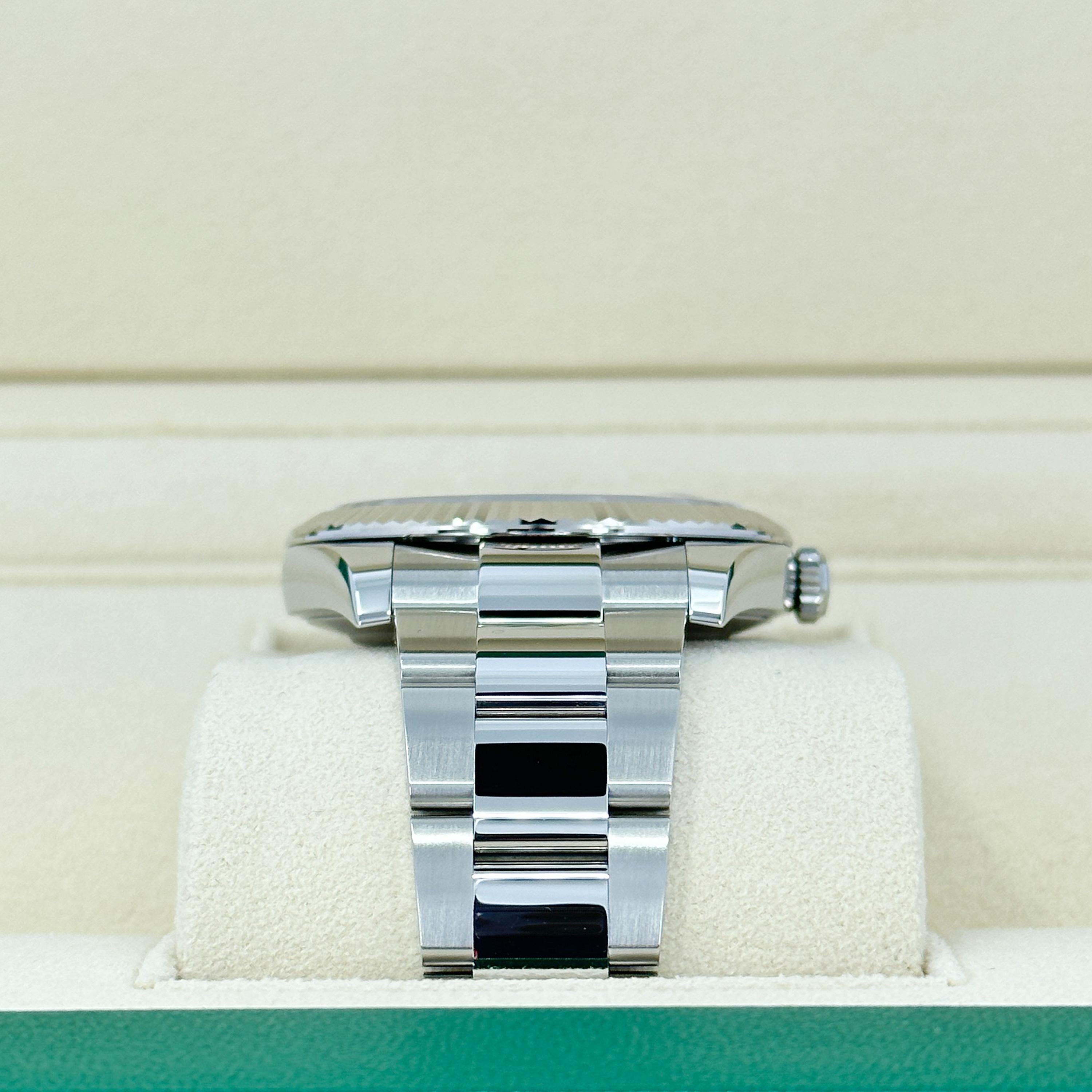Rolex Datejust 41 Blue Oyster Riferimento n. 126334, Set completo, 2025 In condizioni Nuovo in vendita a New York, NY