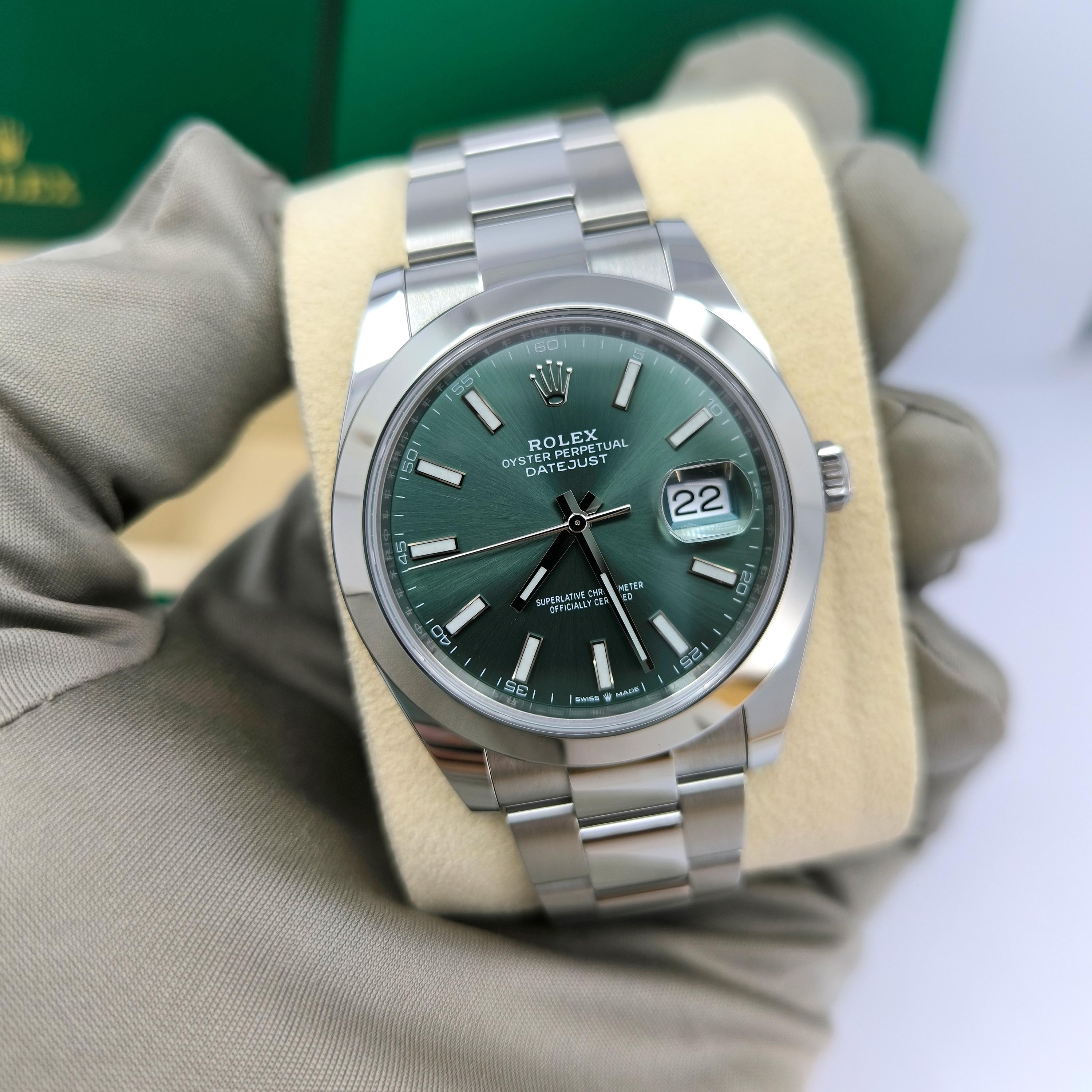 Rolex Datejust 41 Green Oyster Reference# 126300, Jeu complet, 2025 en vente 8