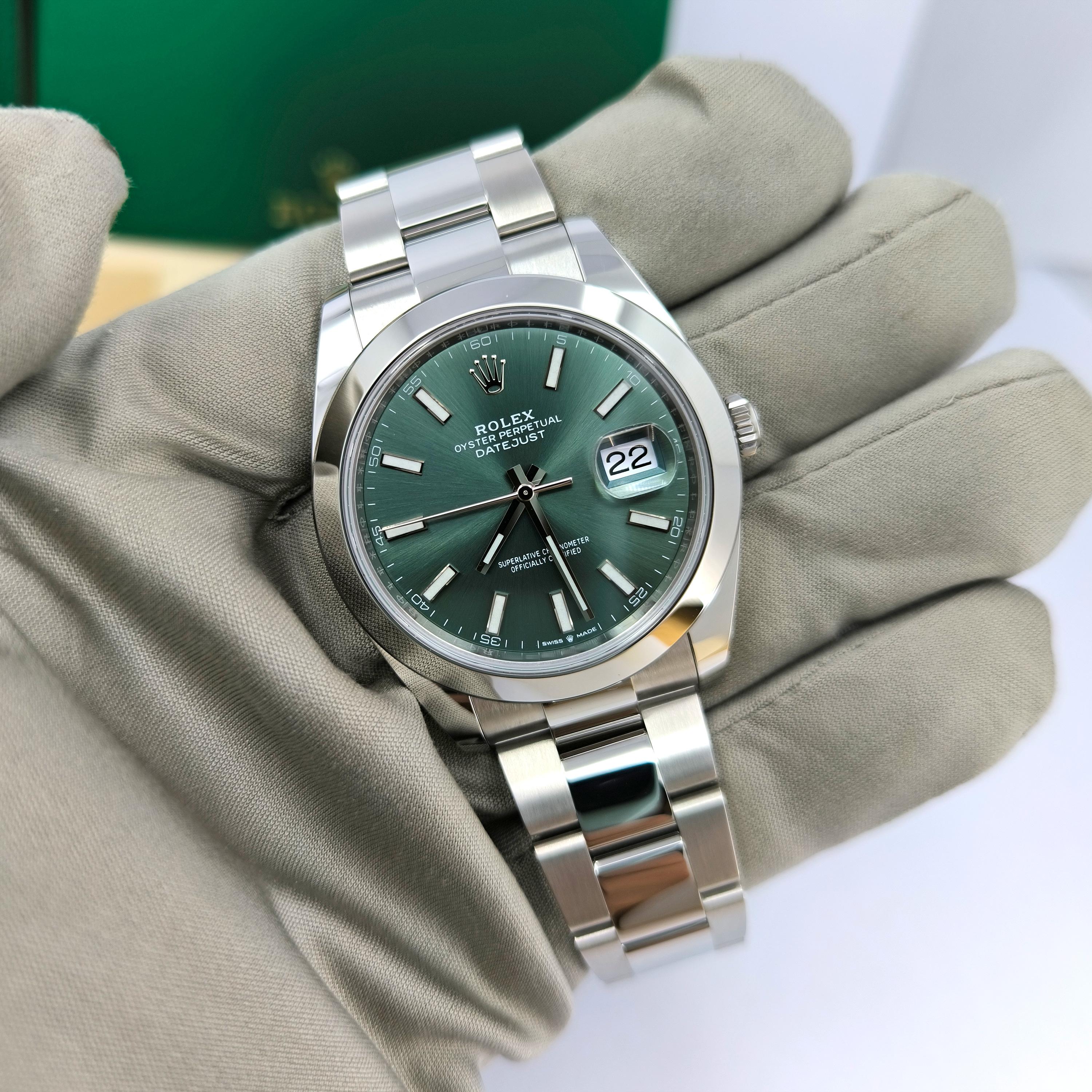 Rolex Datejust 41 Green Oyster Reference# 126300, Jeu complet, 2025 en vente 12