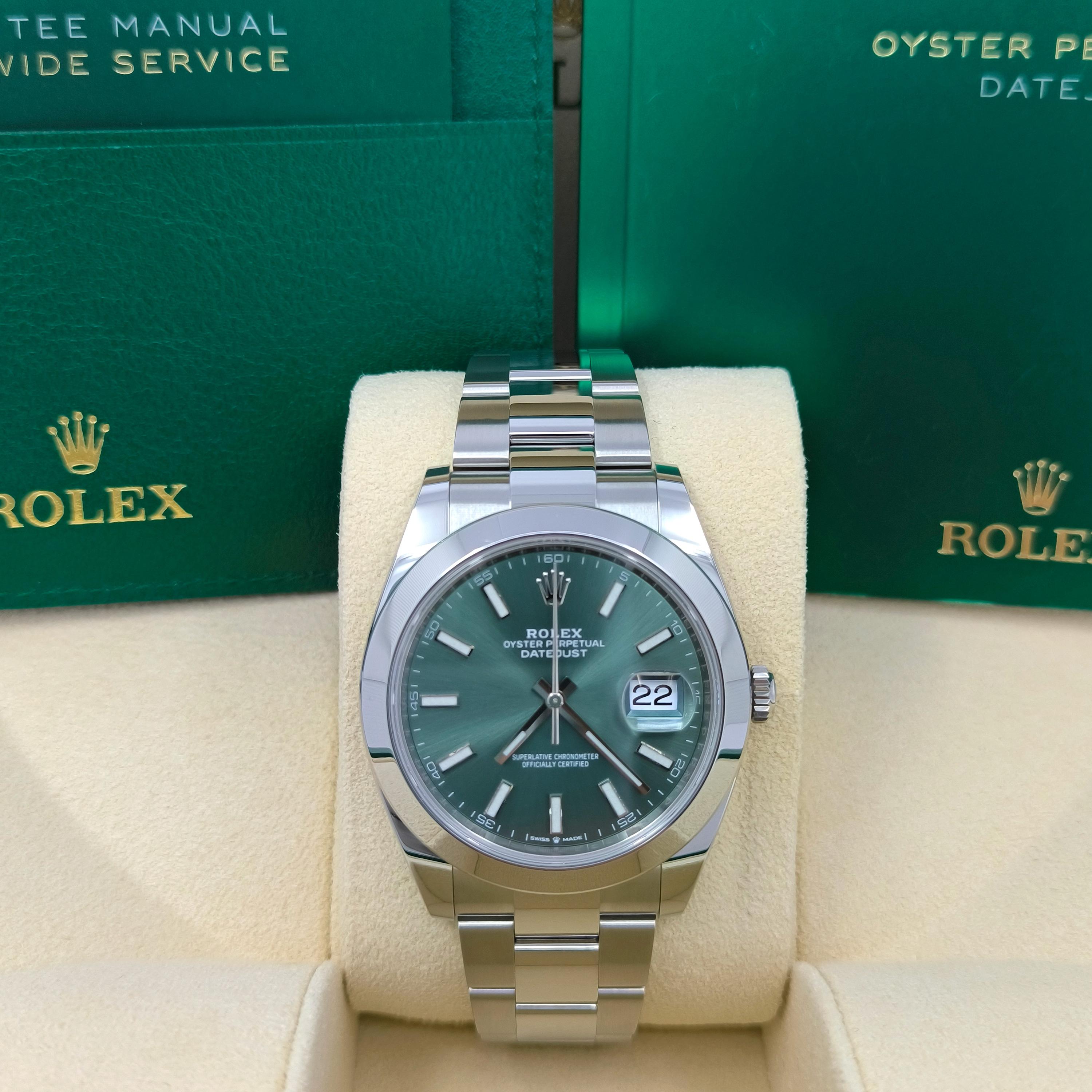 Rolex Datejust 41 Green Oyster Reference# 126300, Jeu complet, 2025 Neuf - En vente à New York, NY