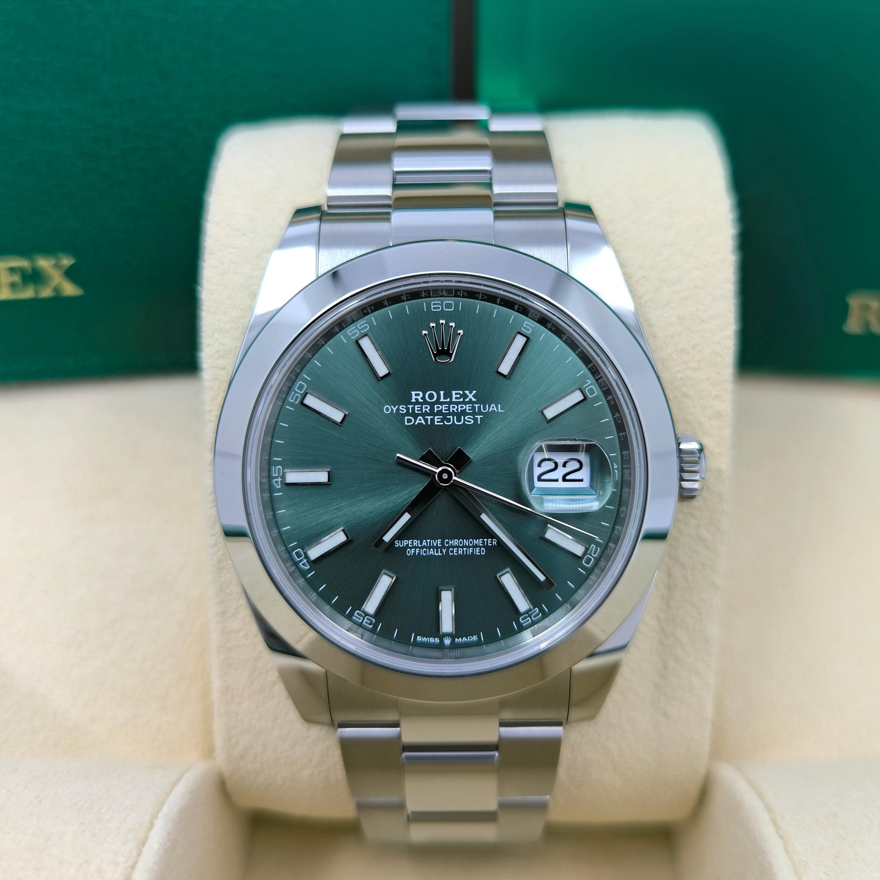 Rolex Datejust 41 Green Oyster Reference# 126300, Jeu complet, 2025 Unisexe en vente
