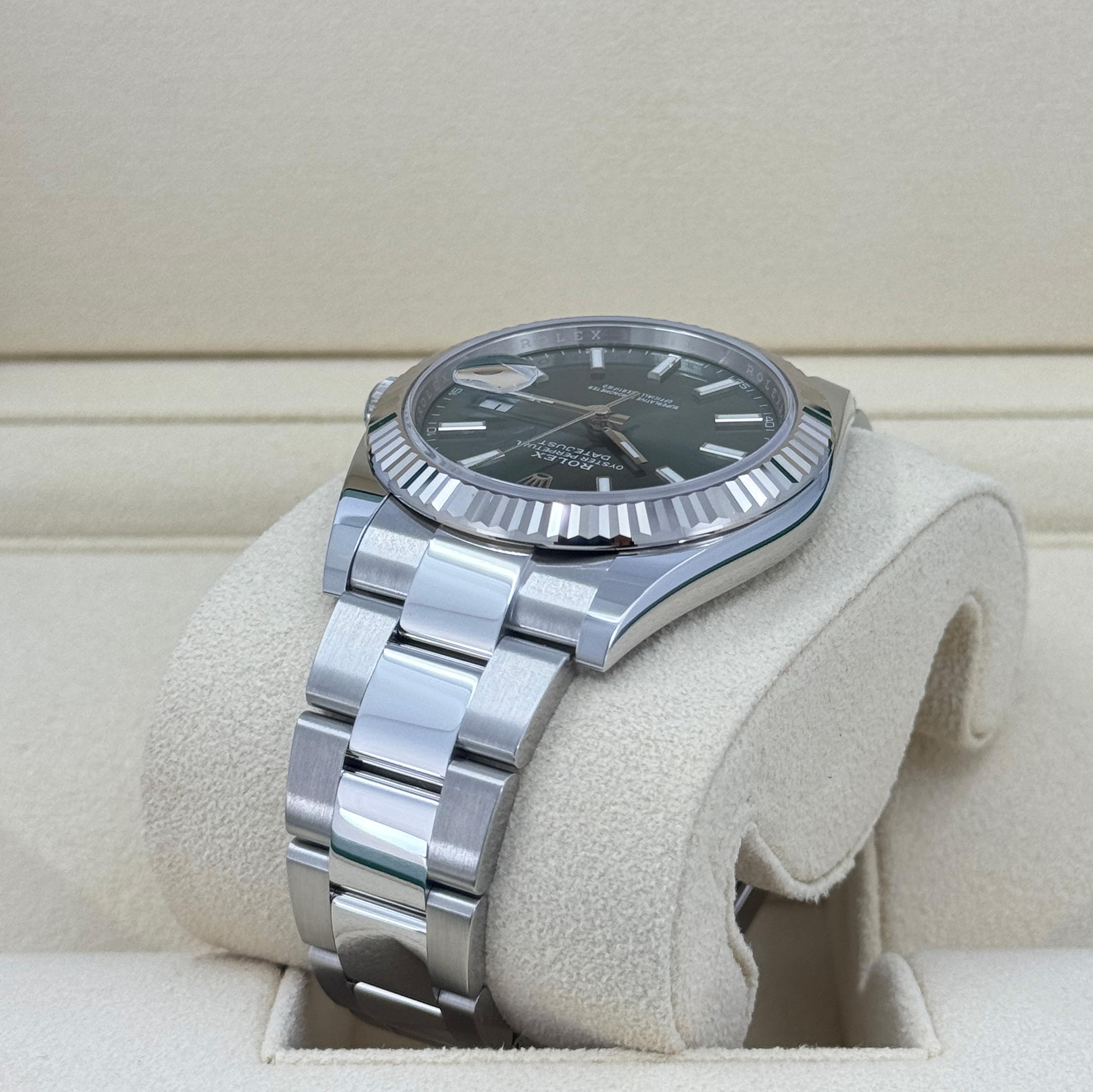 Ungetragene Rolex Datejust 41 Grün Oyster Reference# 126334, Komplettset, 2025 im Angebot 6