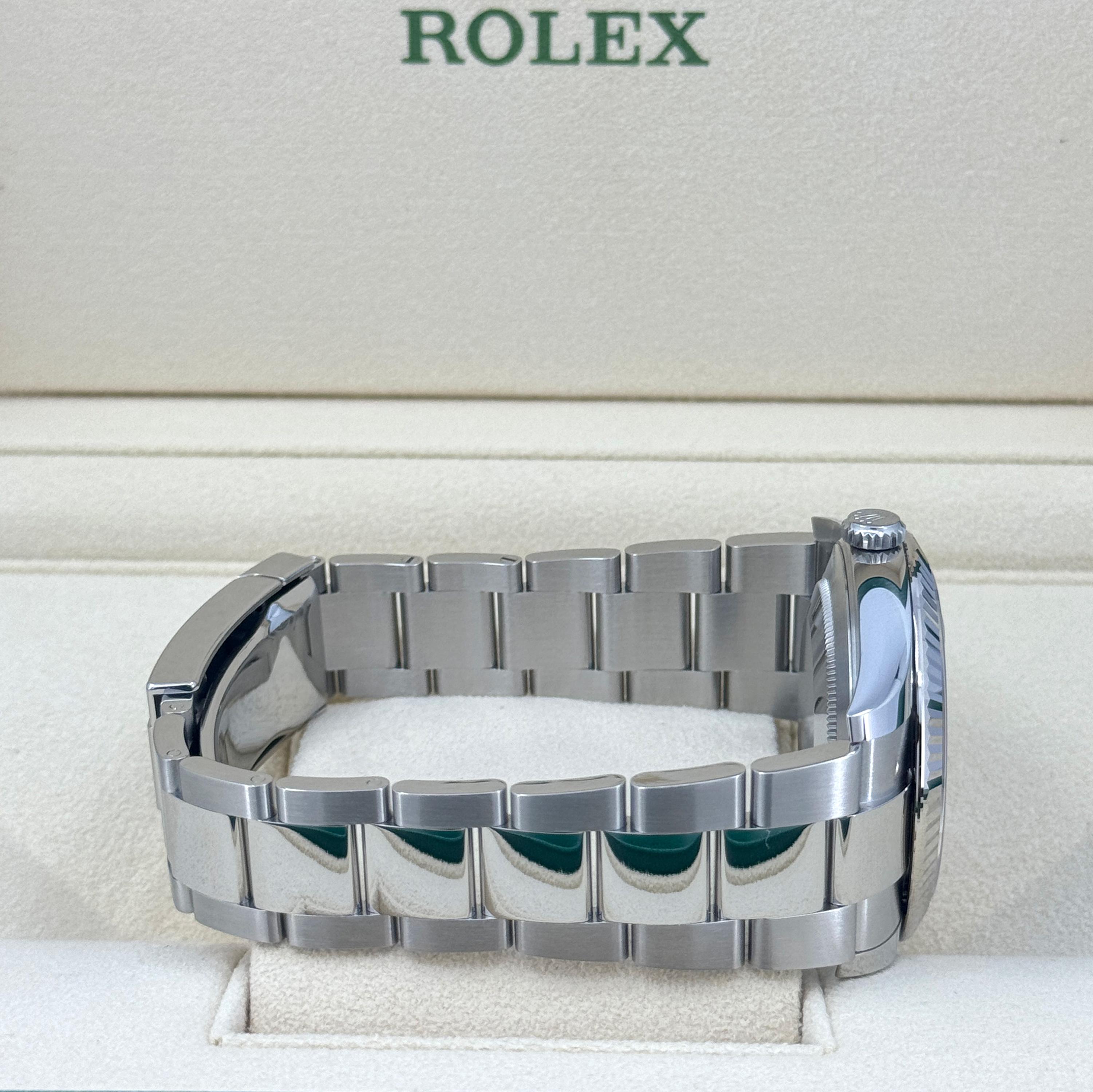 Ungetragene Rolex Datejust 41 Grün Oyster Reference# 126334, Komplettset, 2025 im Angebot 8