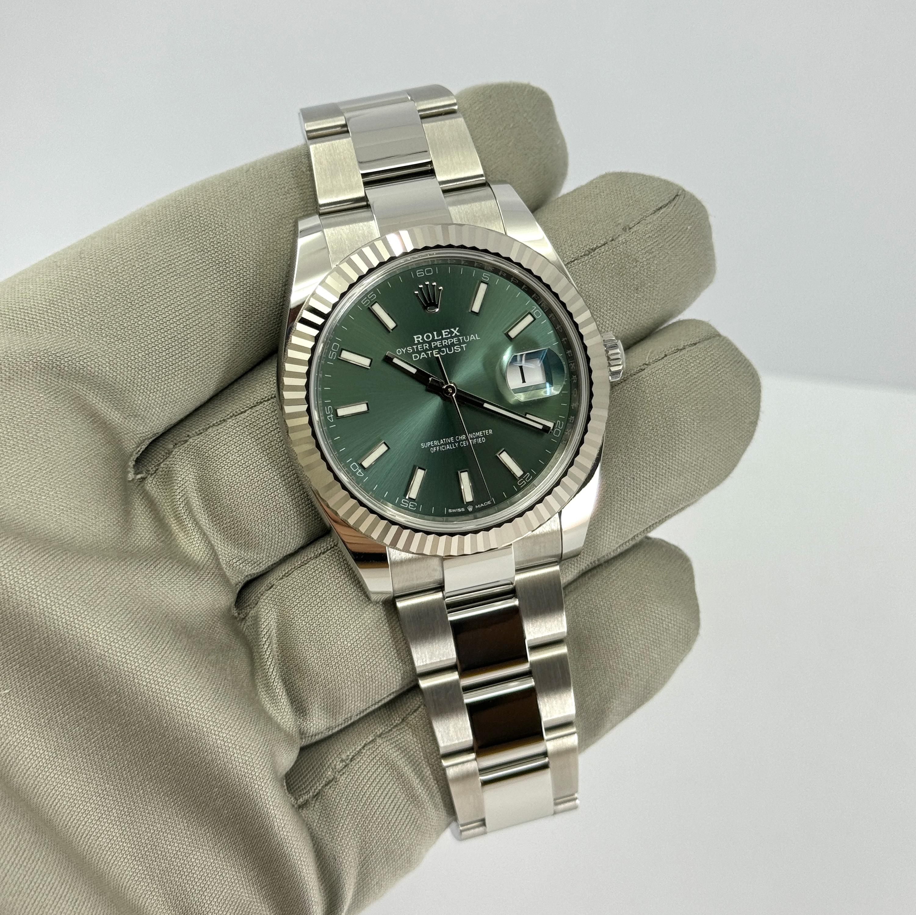 Ungetragene Rolex Datejust 41 Grün Oyster Reference# 126334, Komplettset, 2025 im Angebot 11