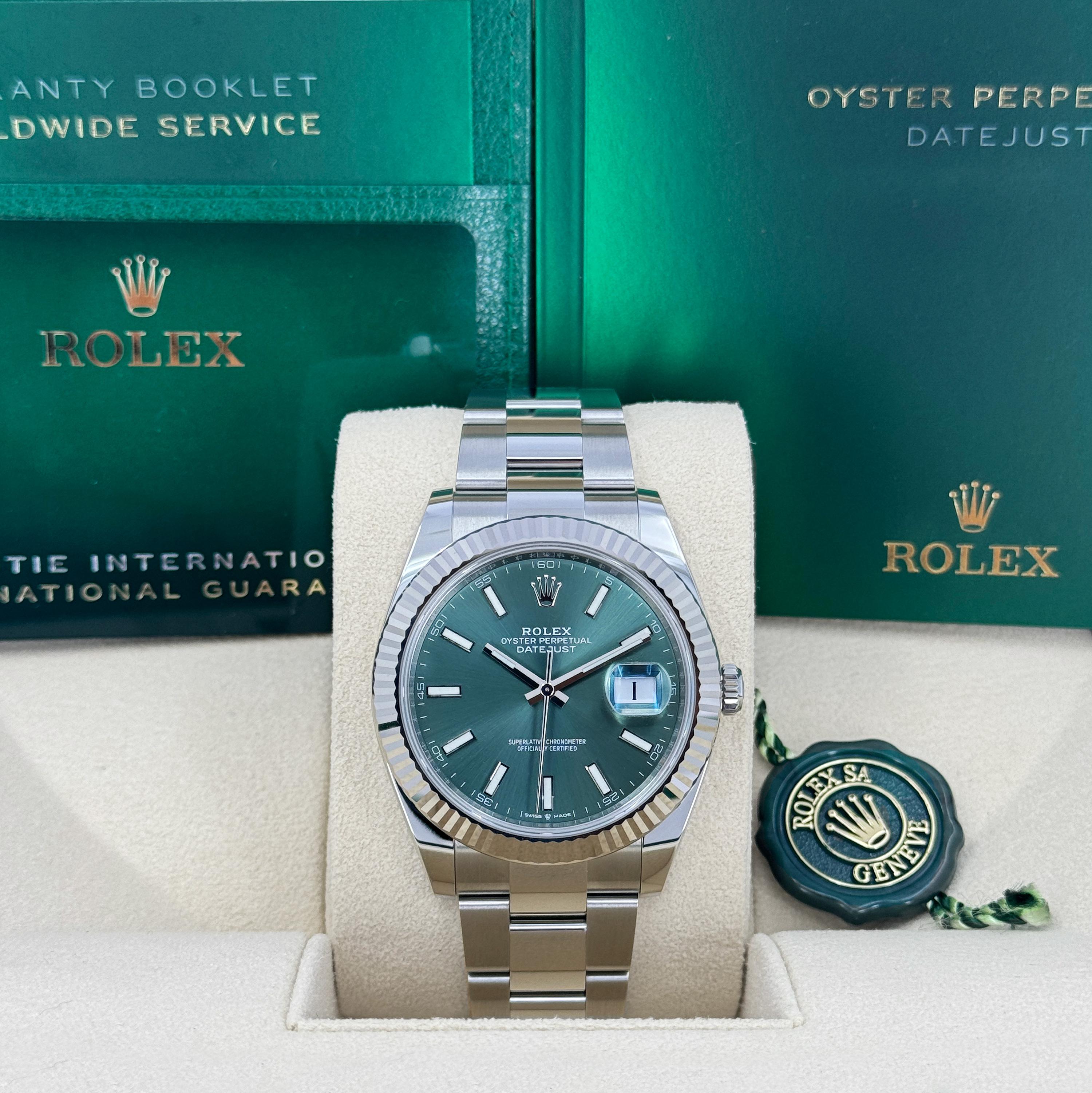 Die Rolex Datejust 41 Ref. 126334-0027 ist der Gipfel der Eleganz, Präzision und modernen Vielseitigkeit. Dieser 41 mm große Zeitmesser ist aus White Rolesor gefertigt - Rolex' unverwechselbare Kombination aus Oystersteel und 18k Weißgold - und