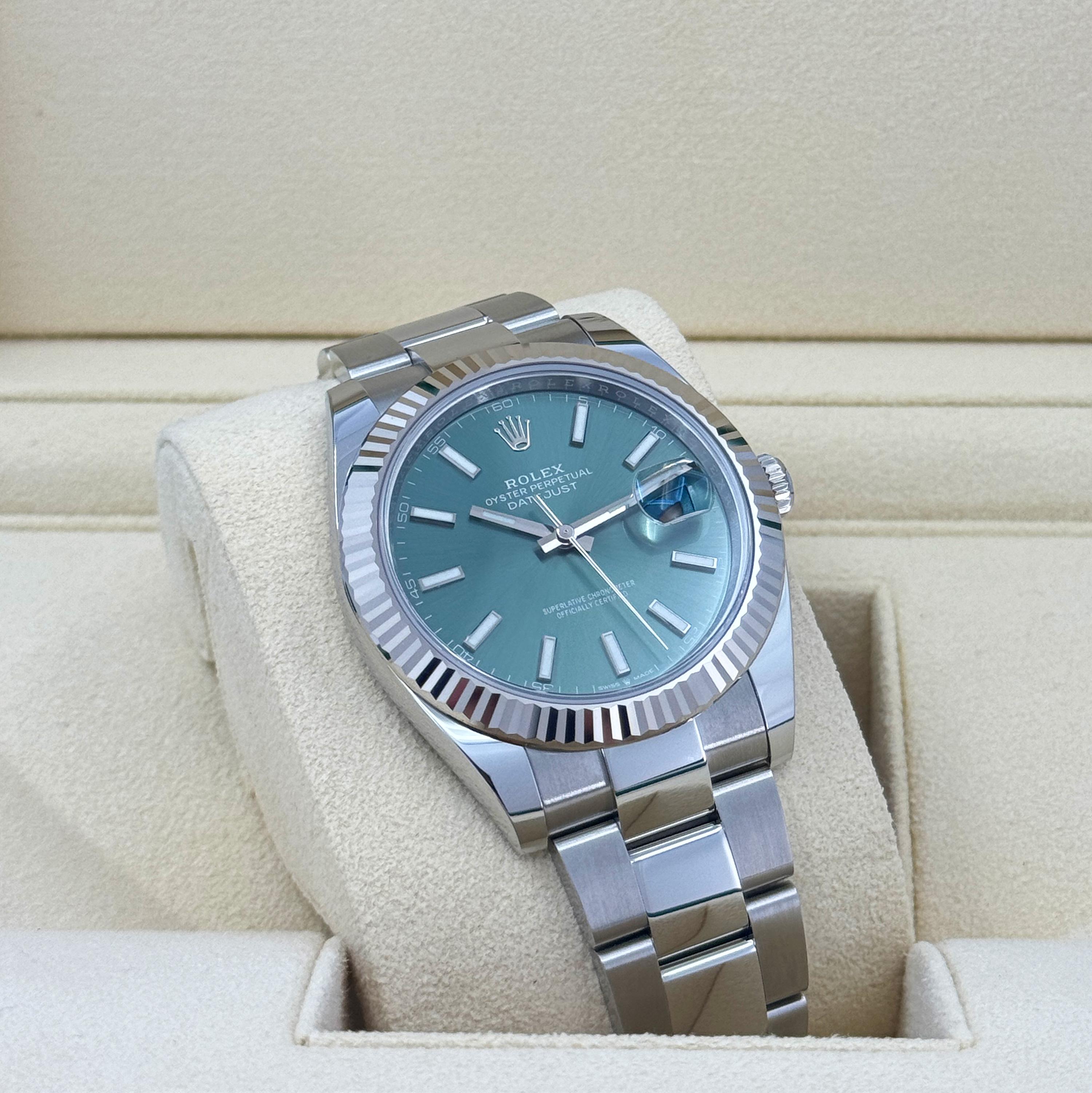 Ungetragene Rolex Datejust 41 Grün Oyster Reference# 126334, Komplettset, 2025 für Damen oder Herren im Angebot