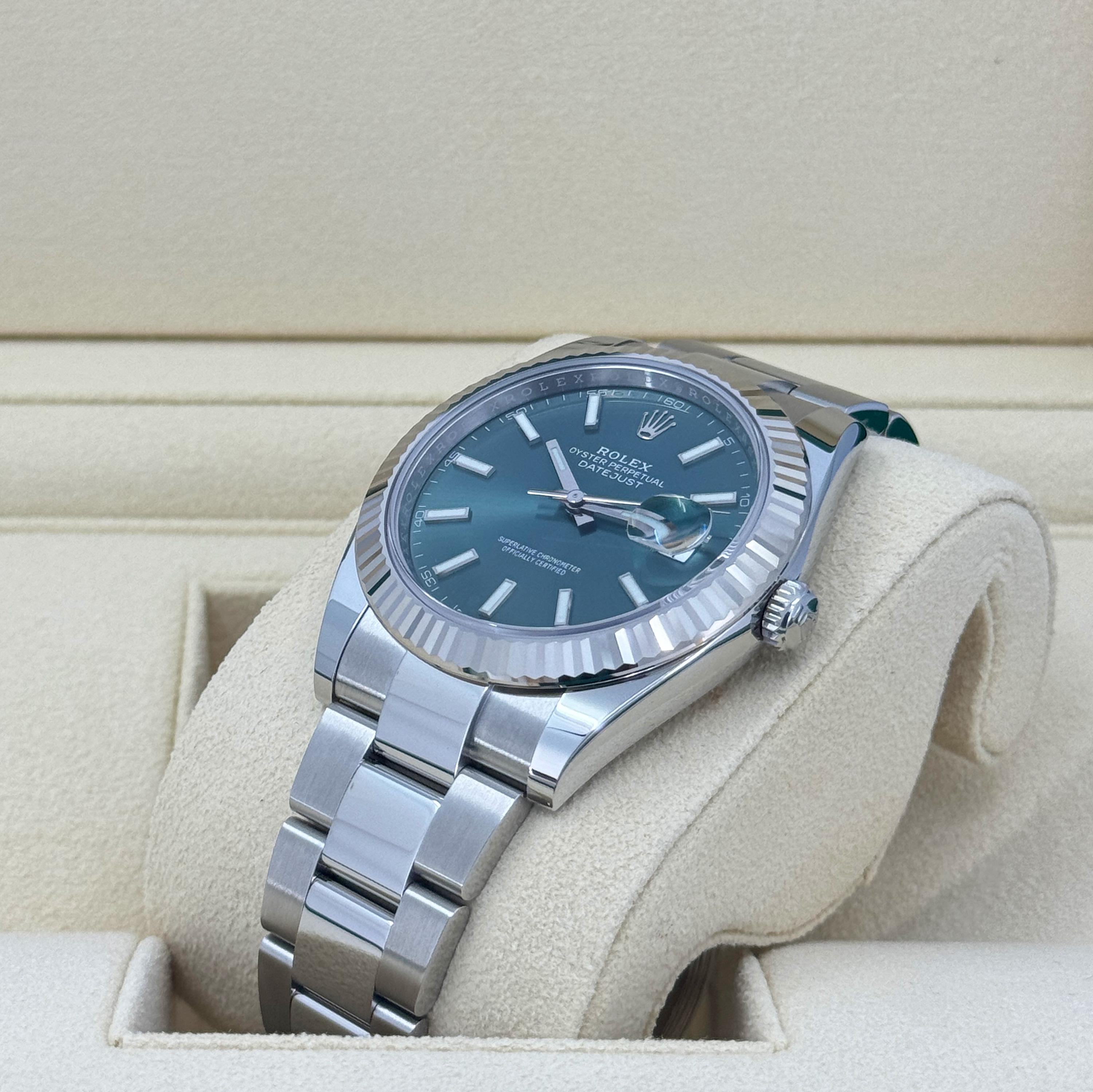 Ungetragene Rolex Datejust 41 Grün Oyster Reference# 126334, Komplettset, 2025 im Angebot 2