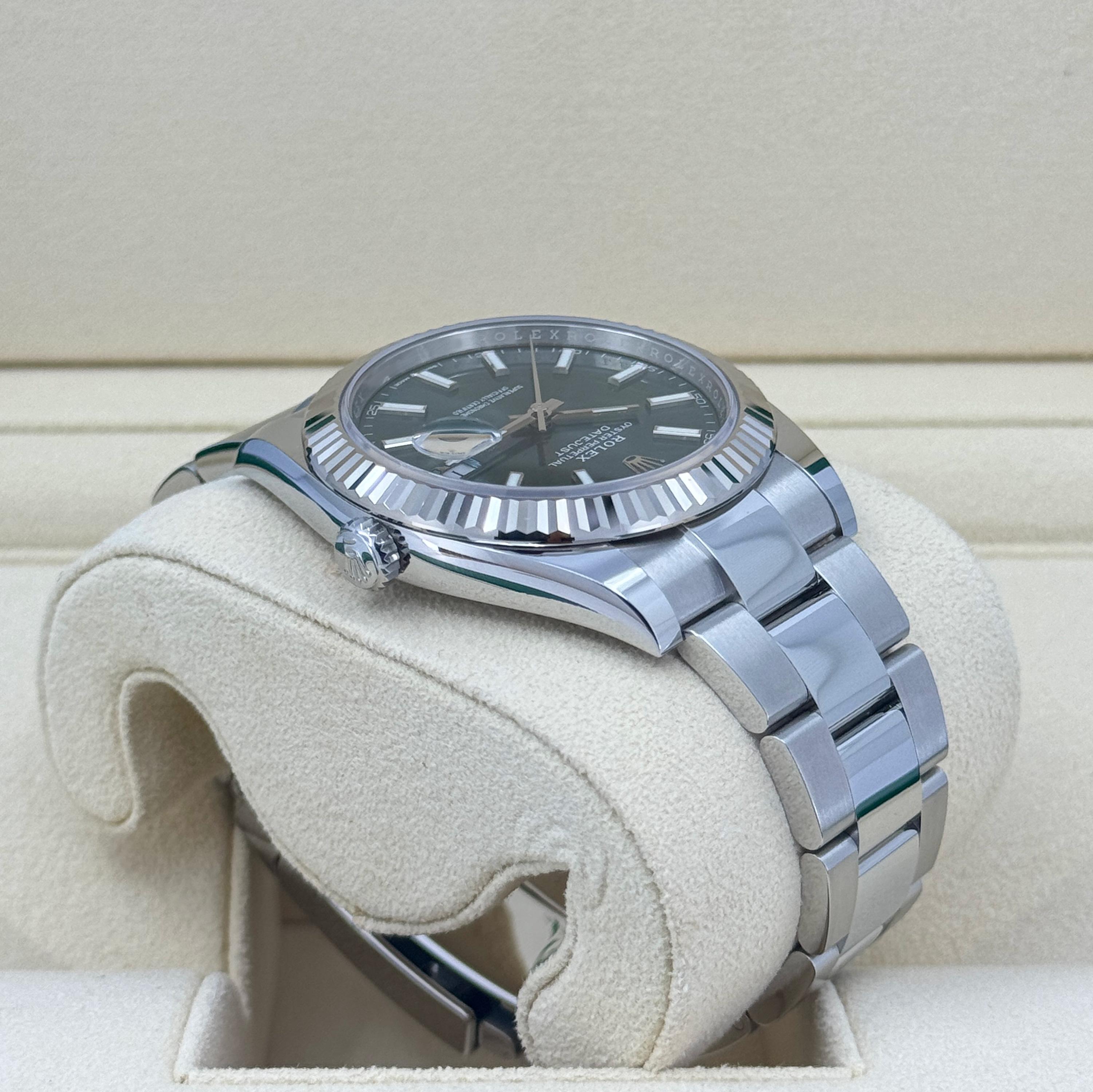 Ungetragene Rolex Datejust 41 Grün Oyster Reference# 126334, Komplettset, 2025 im Angebot 4
