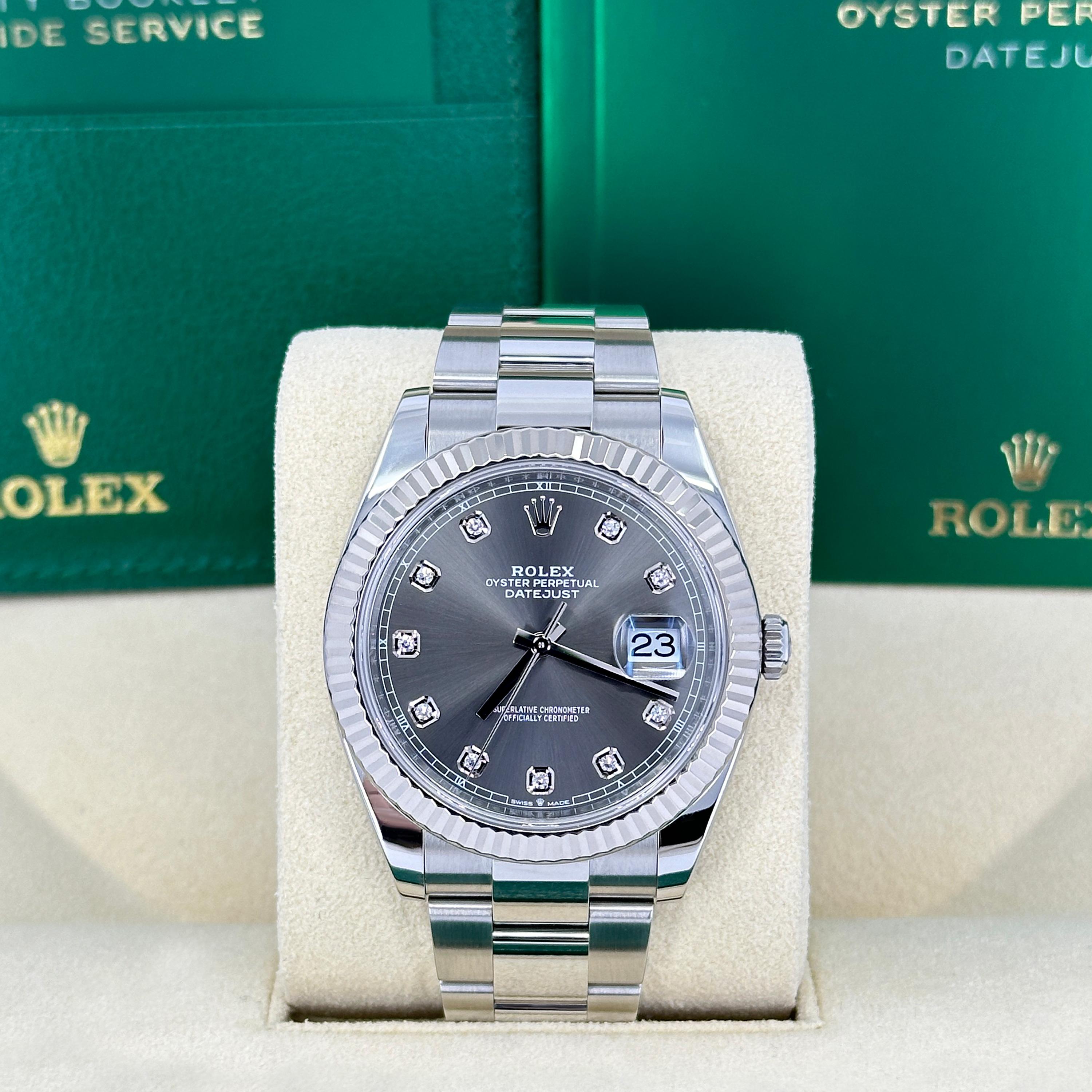 Rolex Datejust 126334-0005 - Schiefer Sonnenstrahl Zifferblatt mit Diamant Markierungen in weiß Rolesor

Die Rolex Datejust 126334-0005 verbindet schlichte Eleganz mit luxuriösen Details und ist ein raffinierter Ausdruck der Rolex Handwerkskunst.